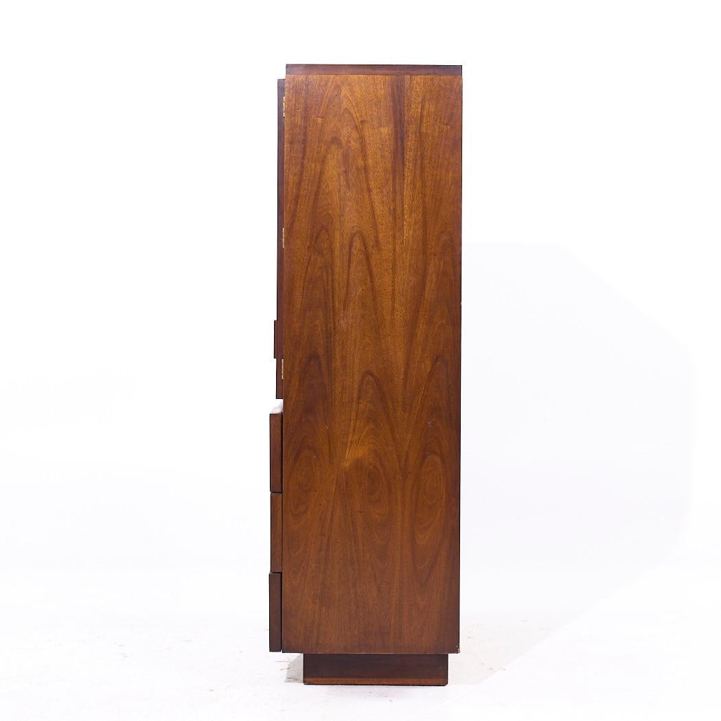 Lane Brutalist Mid Century Highboy Armoire Dresser en noyer Bon état - En vente à Countryside, IL