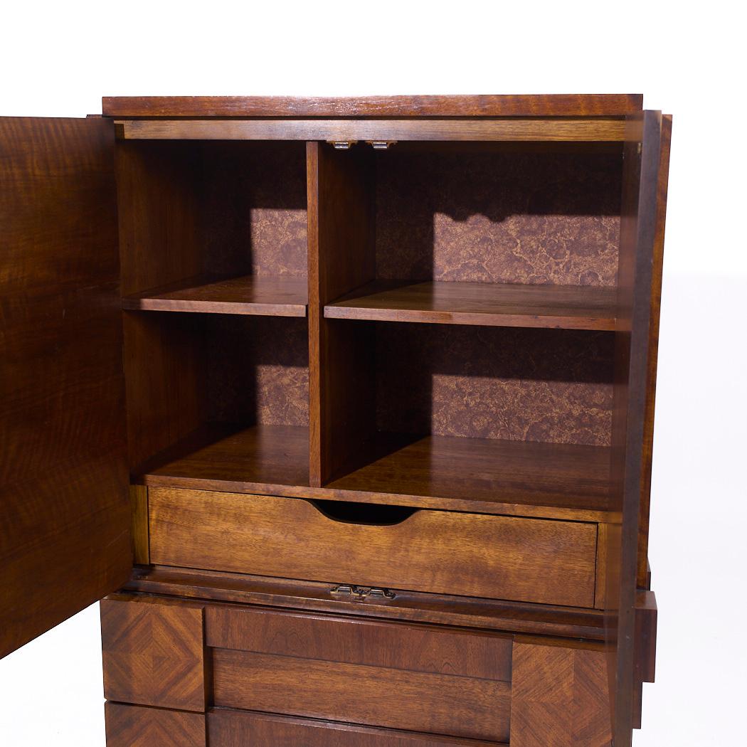 Noyer Lane Brutalist Mid Century Highboy Armoire Dresser en noyer en vente