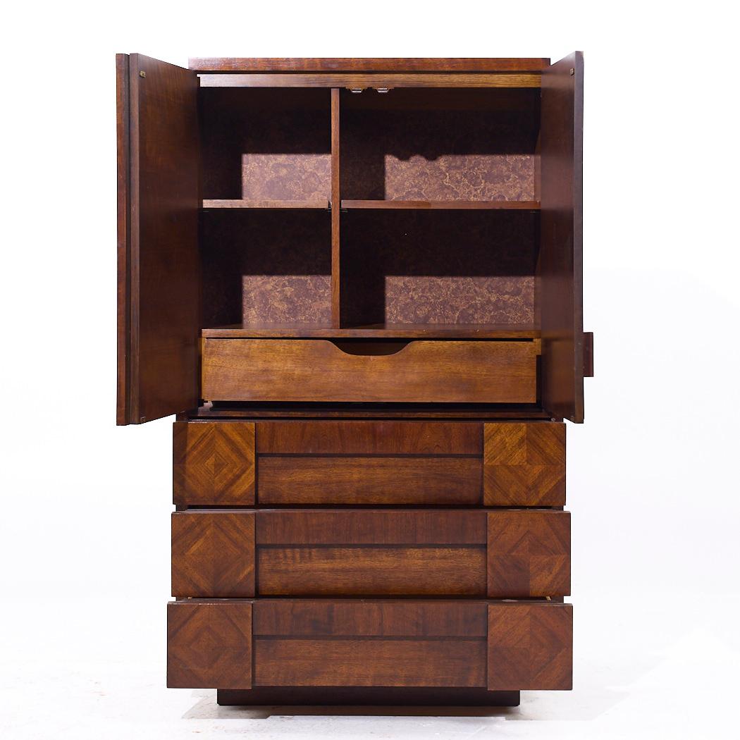 Lane Brutalist Mid Century Highboy Armoire Dresser en noyer en vente 1