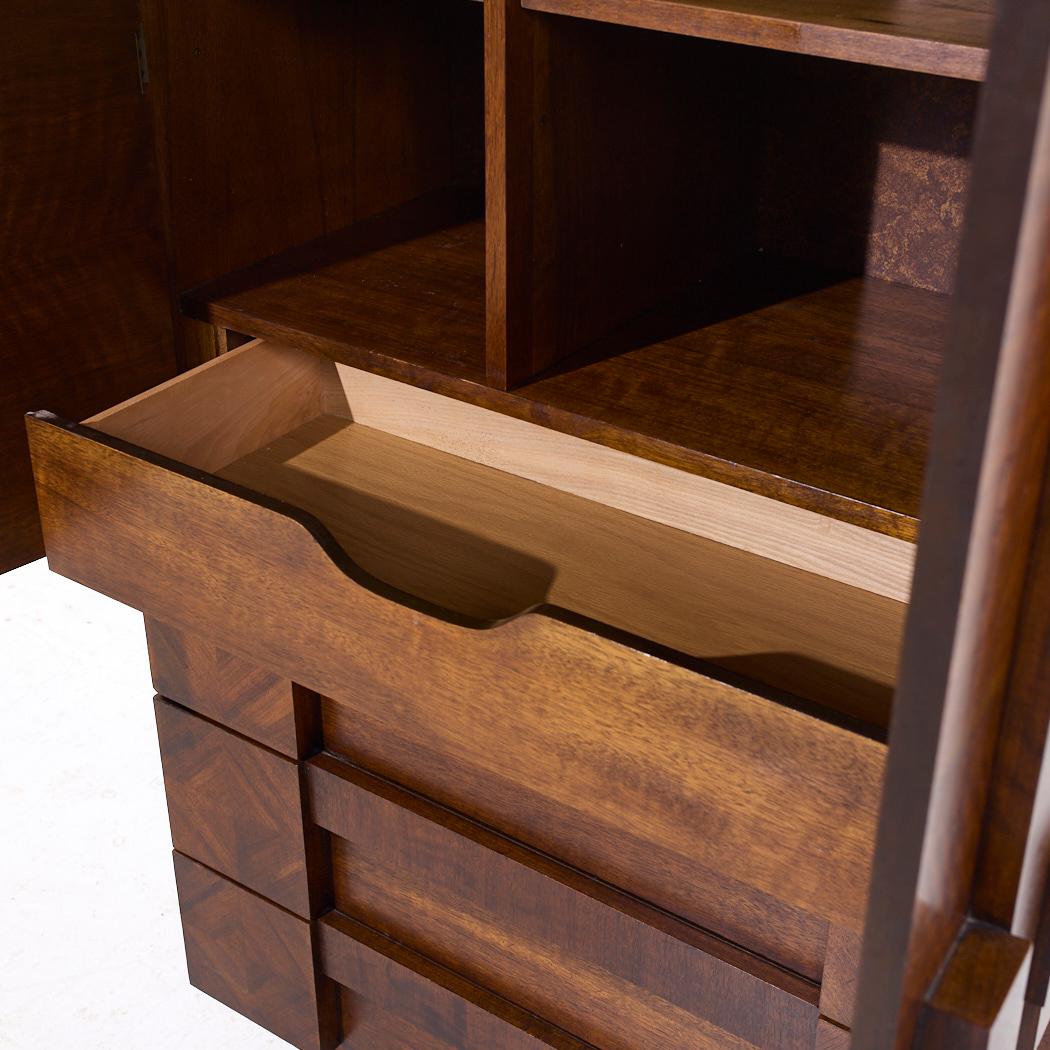 Lane Brutalist Mid Century Highboy Armoire Dresser en noyer en vente 2