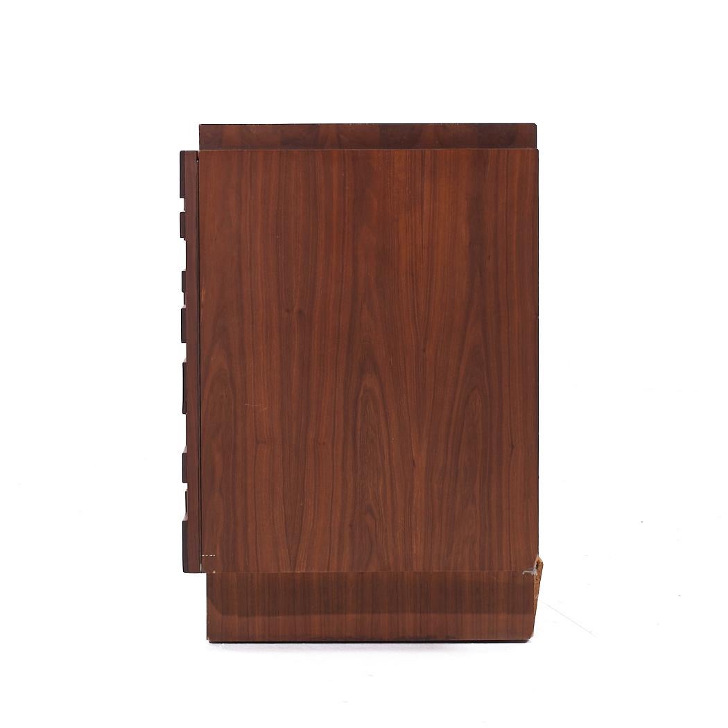 Lane Brutalist Mid Century Walnut Lowboy Dresser In Good Condition For Sale In Countryside, IL