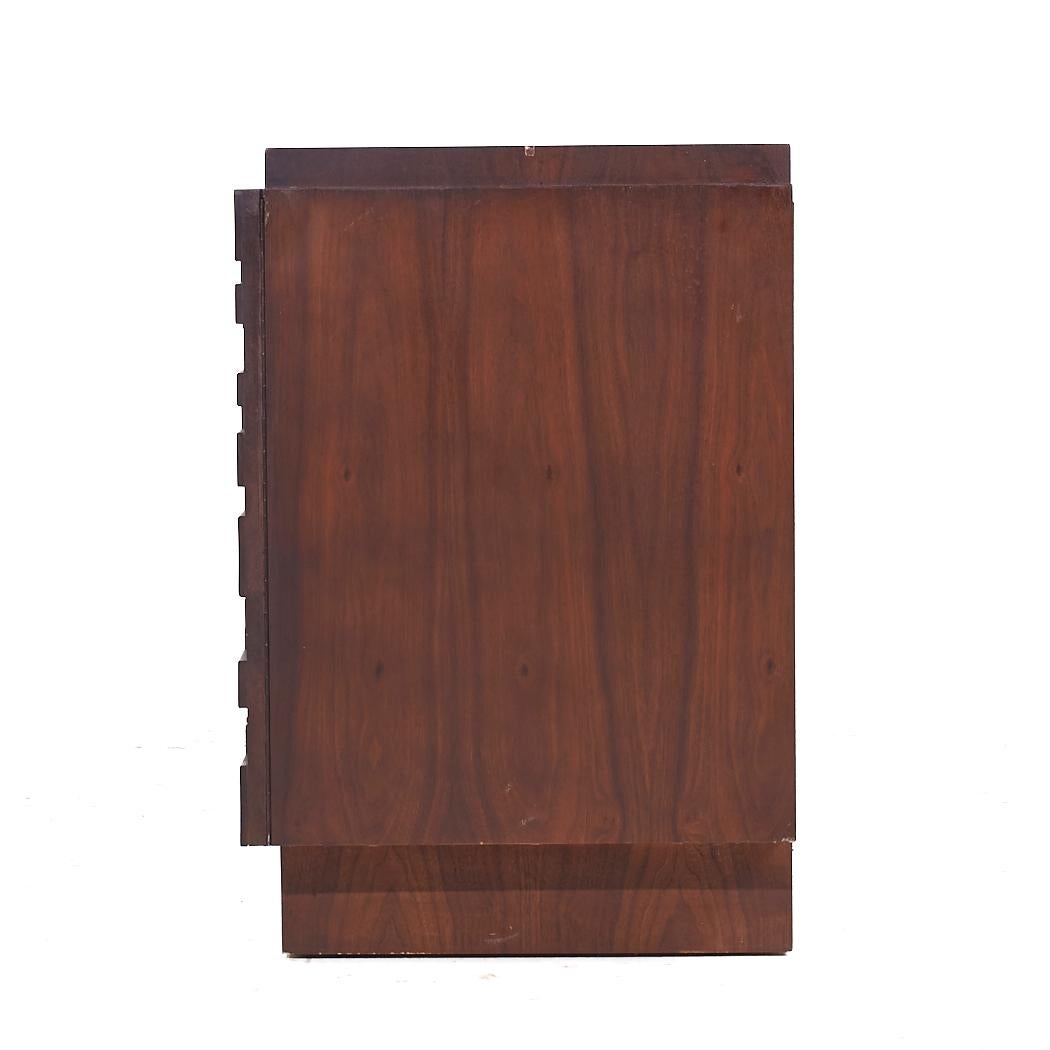 Lane Brutalist Mid Century Walnut Lowboy Dresser In Good Condition For Sale In Countryside, IL