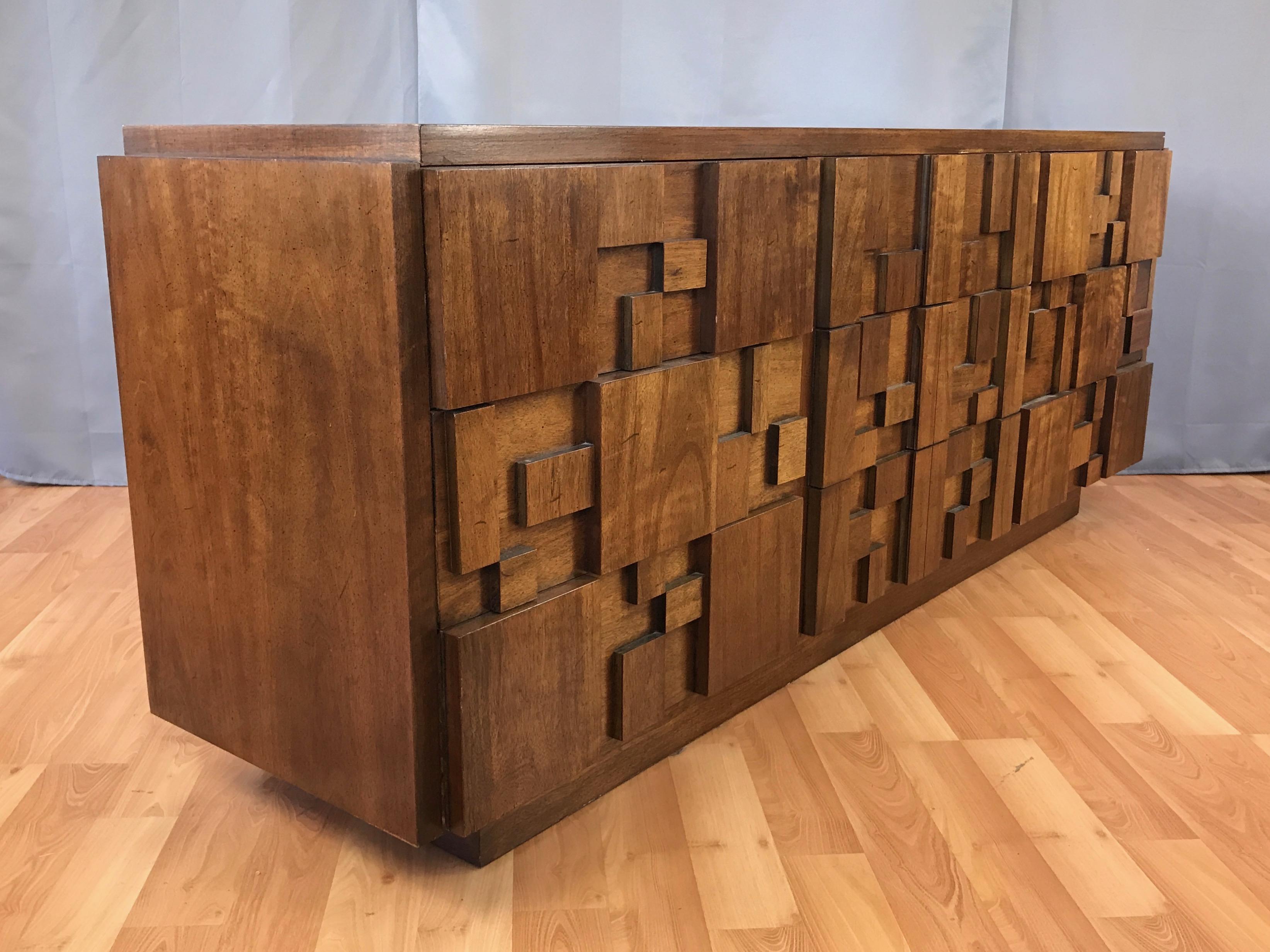 Lane Brutalist Mosaic Walnut Nine-Drawer Dresser In Good Condition In San Francisco, CA