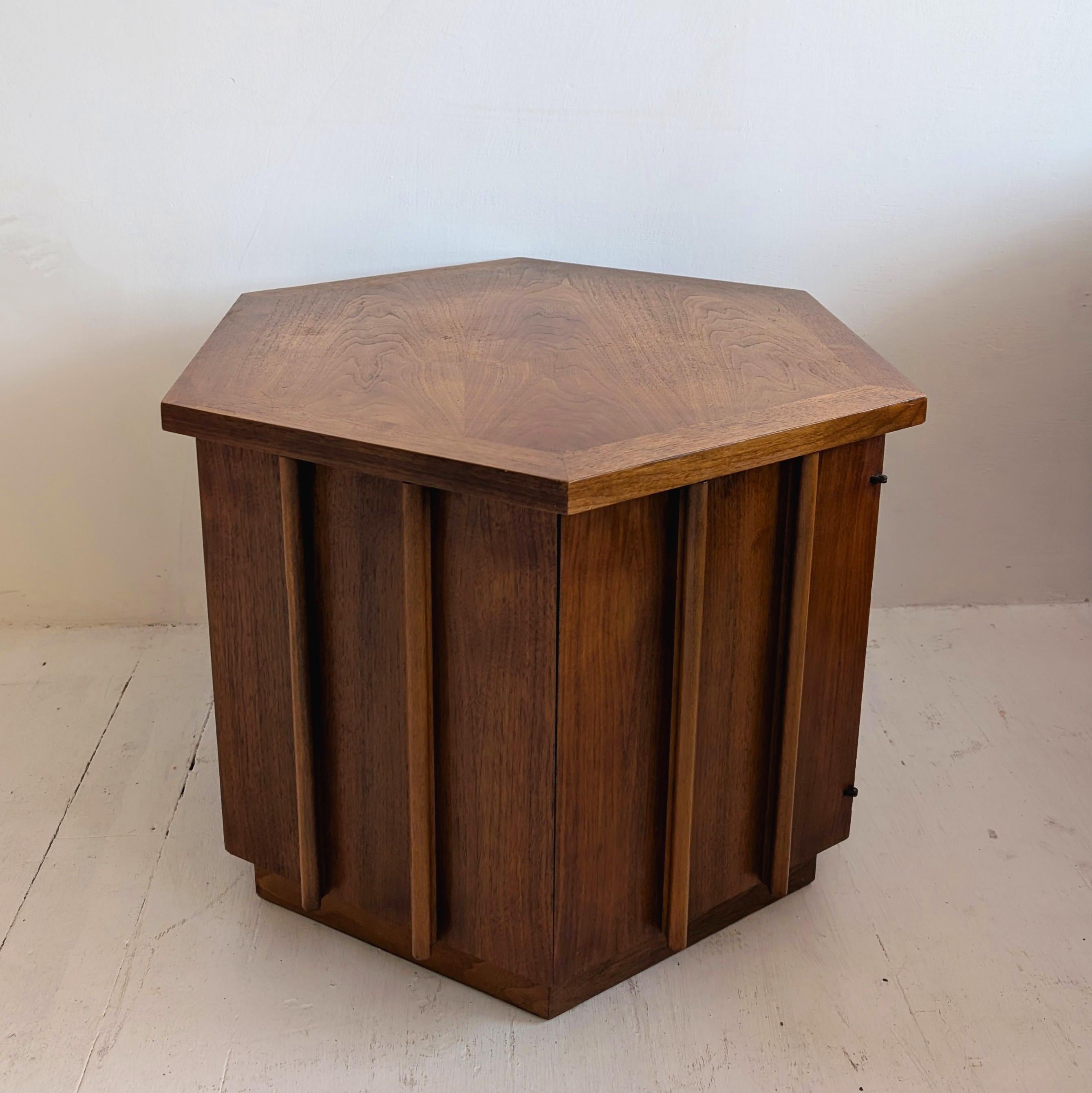 Lane brutalist walnut hexagonal end table/cabinet with storage, midcentury In Good Condition For Sale In Hastings, GB