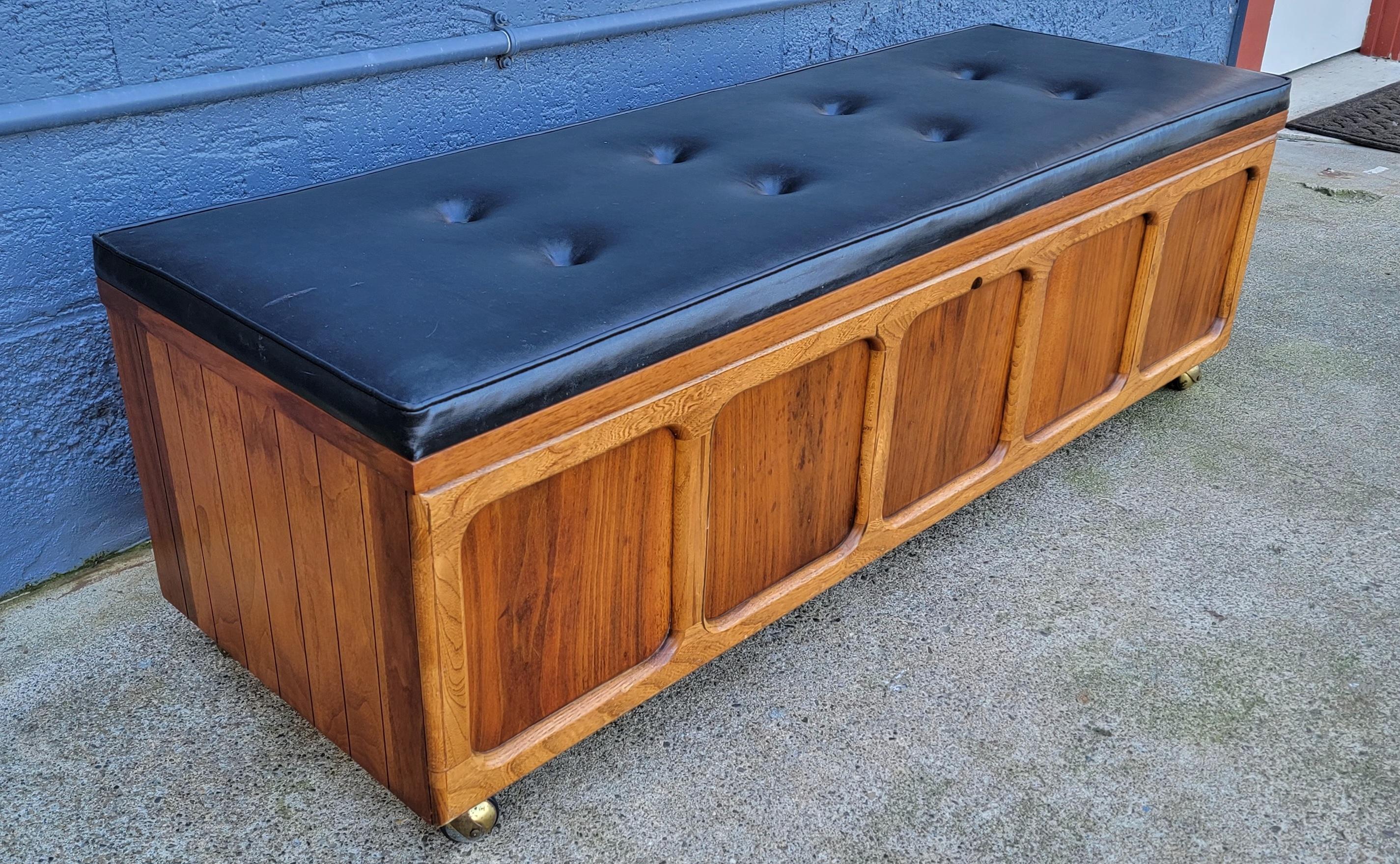 Classic Mid-Century Modern cedar hope chest or trunk with the original tufted upholstered top by Lane Furniture. Circa. 1960s. Original vintage condition is very good with the exception of a small tear in Naugahyde and missing lock. Nice glow to