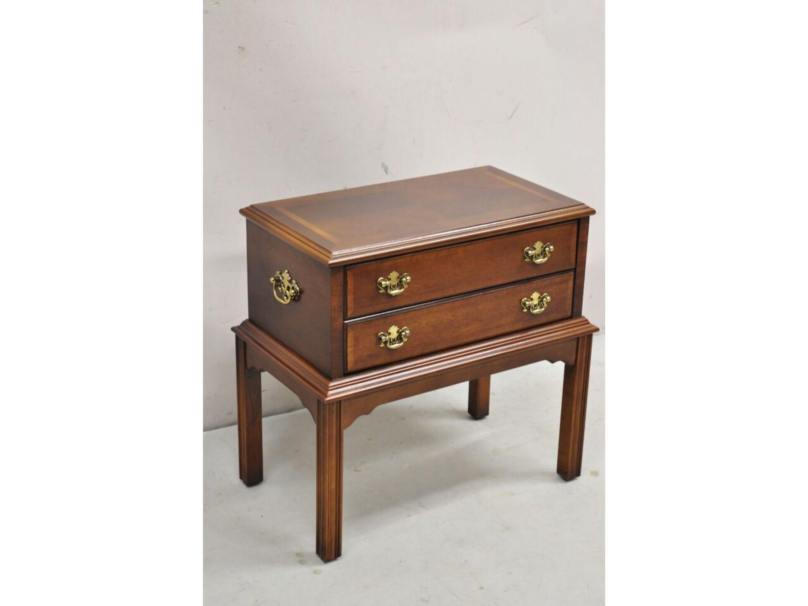 Lane Chippendale Style Banded Mahogany Wood 2 Drawer Small Side Table Chest For Sale 7