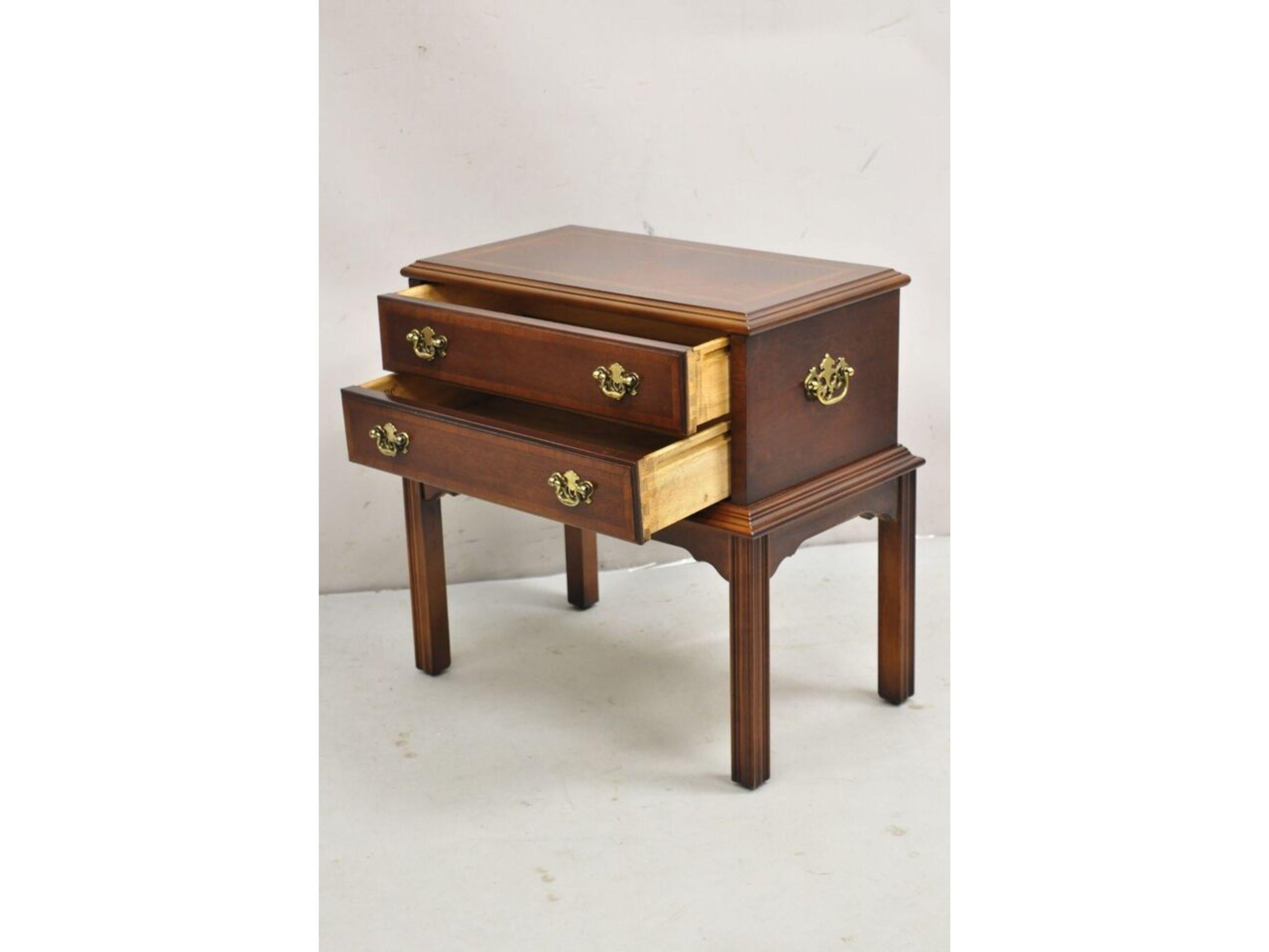 Lane Chippendale Style Banded Mahogany Wood 2 Drawer Small Side Table Chest For Sale 1