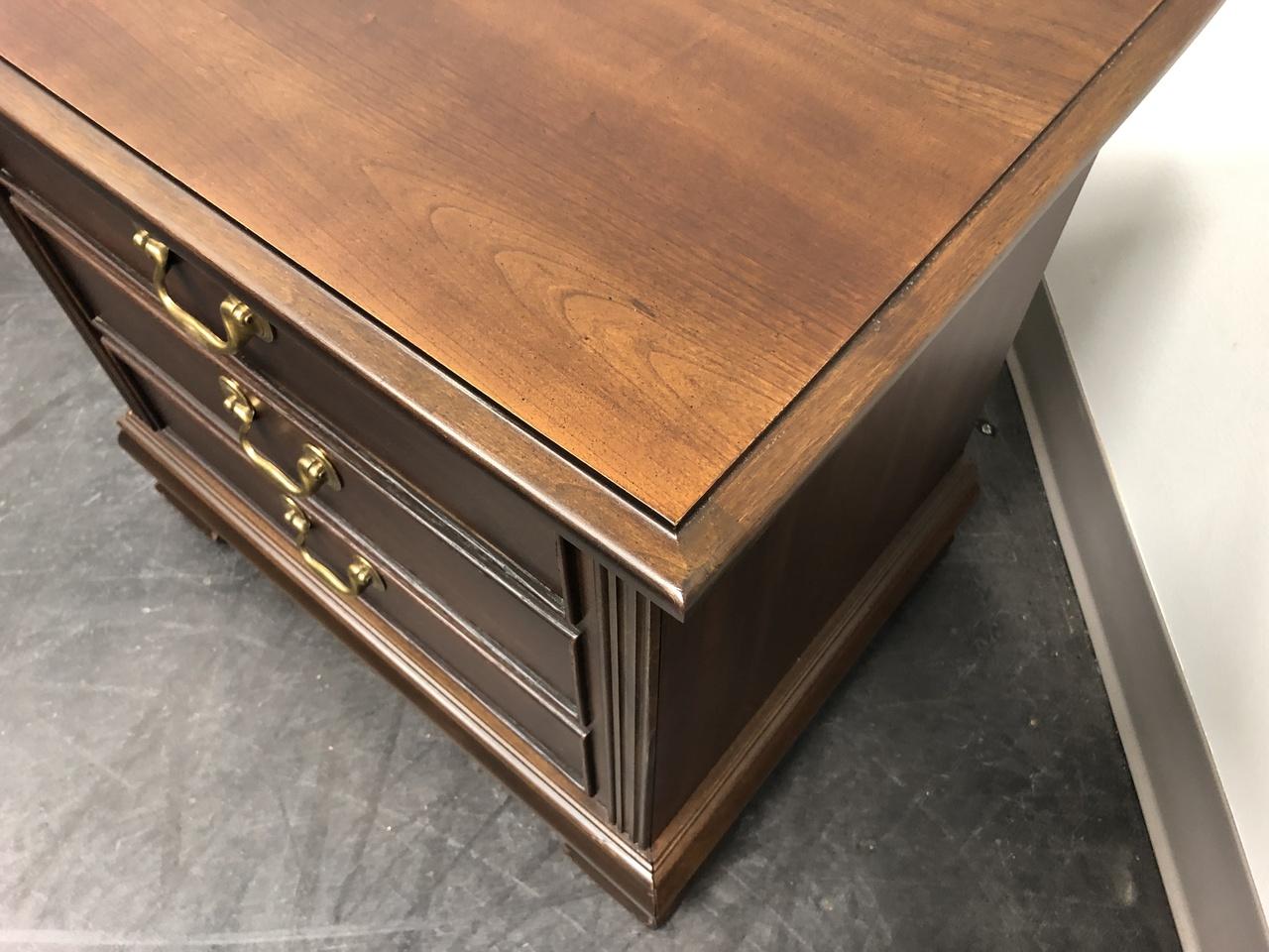 LANE Chippendale Style Cherry Mini Cedar Chest / Nightstand In Good Condition In Charlotte, NC