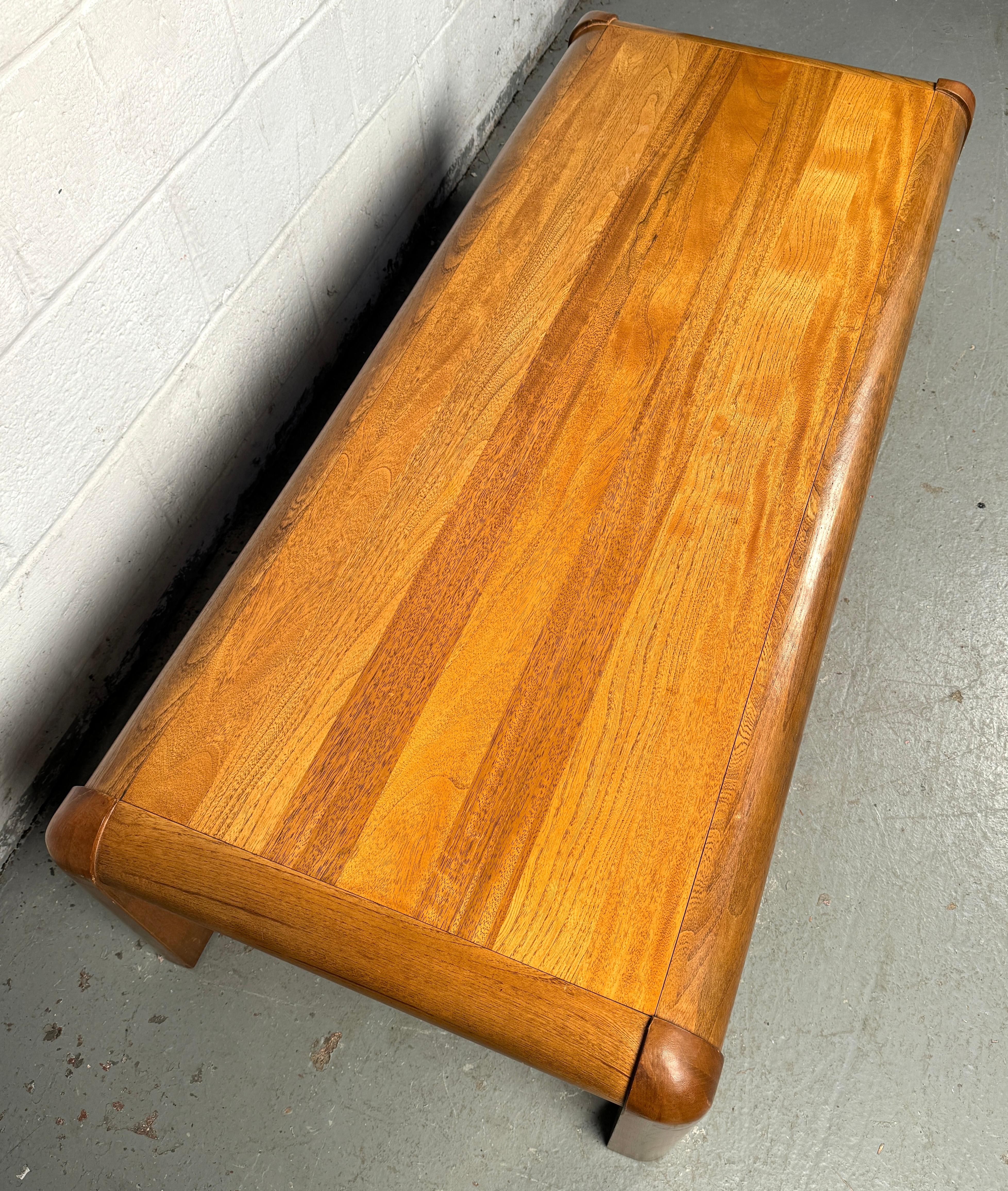 Table basse en teck moderne du milieu du siècle dernier par Lane en vente 7