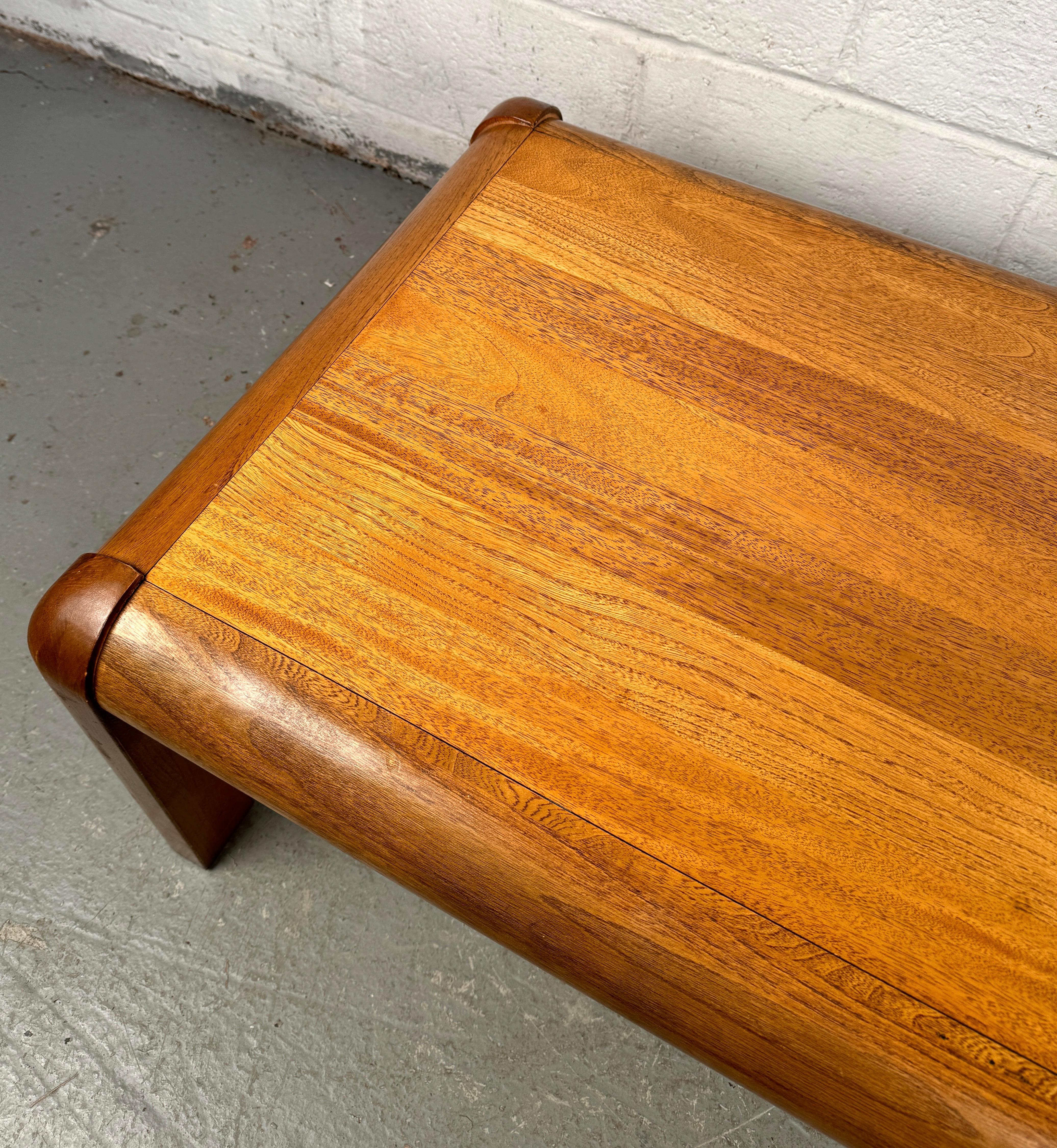 Table basse en teck moderne du milieu du siècle dernier par Lane en vente 9