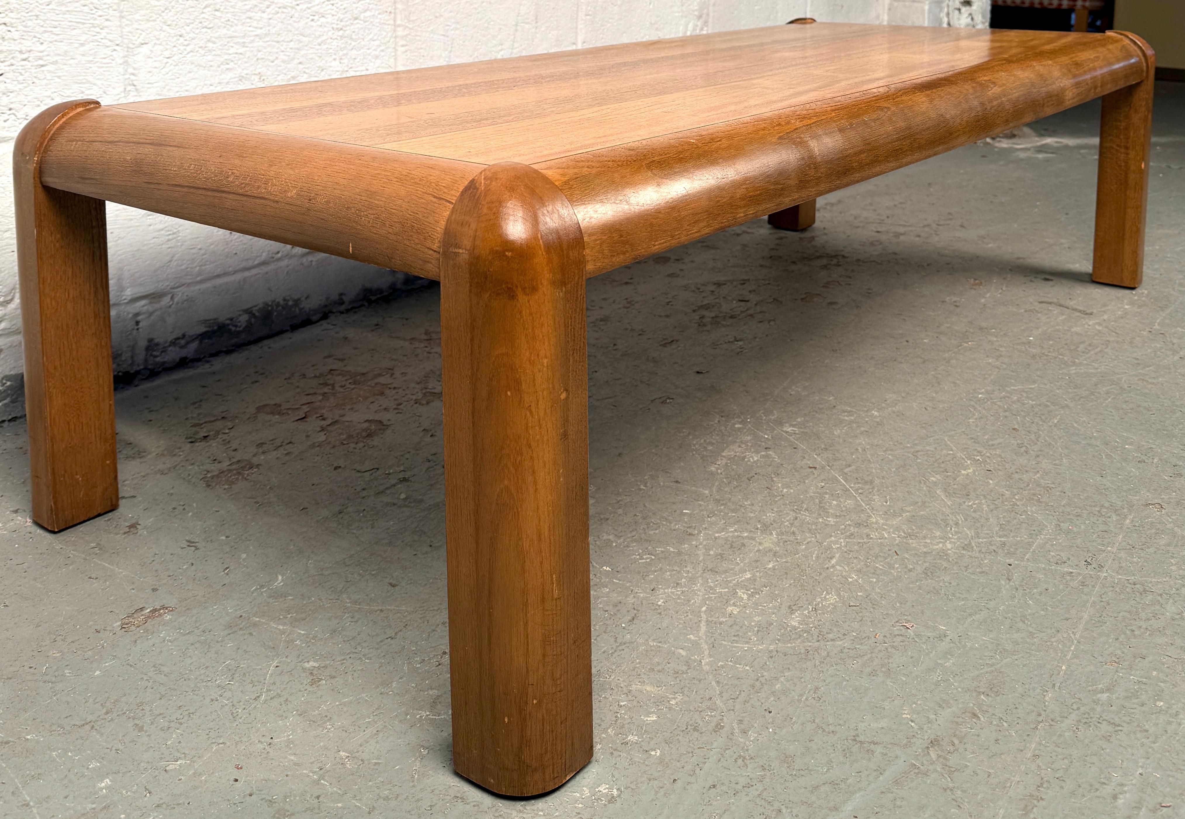 Table basse en teck moderne du milieu du siècle dernier par Lane Bon état - En vente à Brooklyn, NY