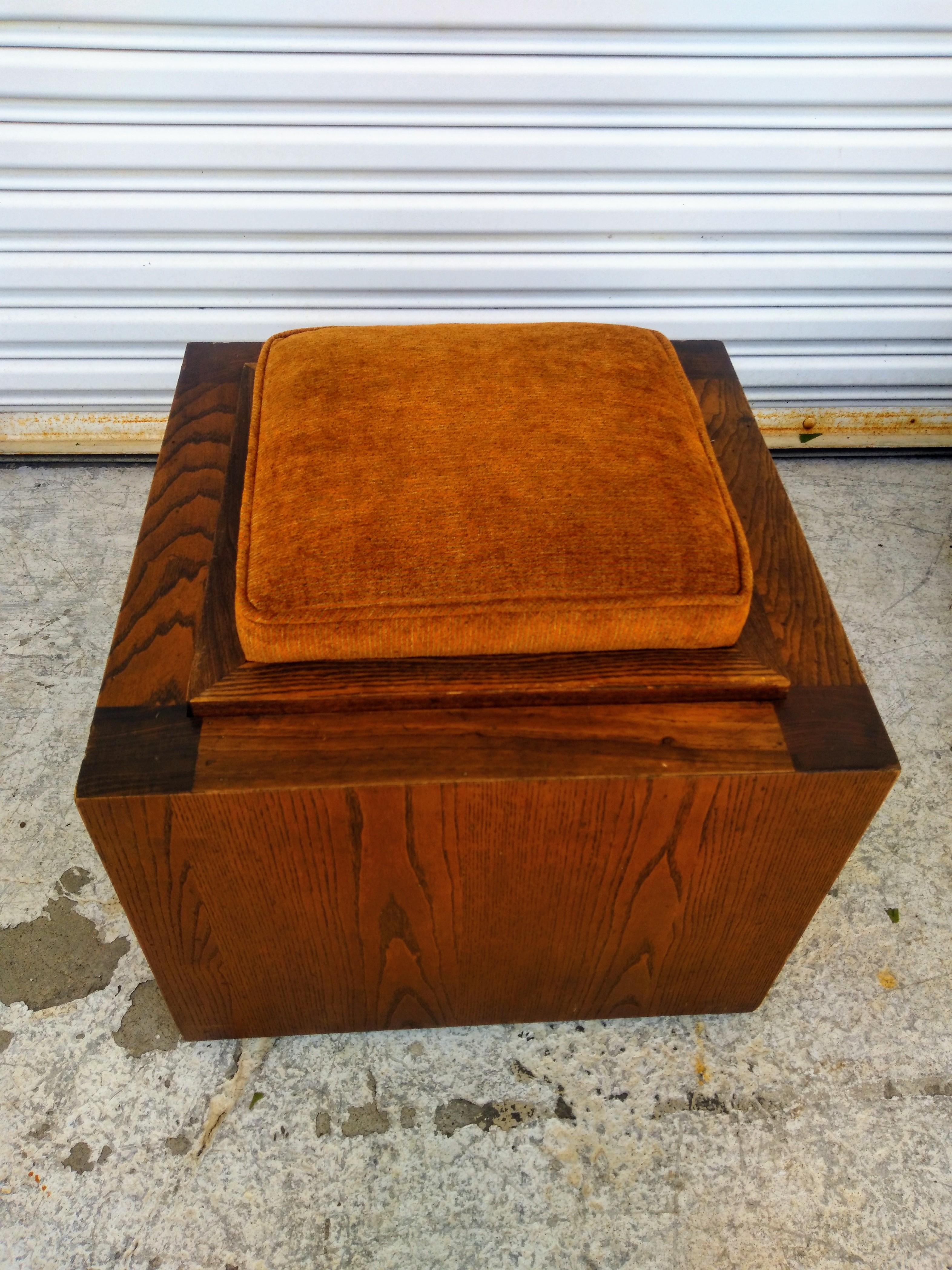 This Lane Furniture end tables are shaped like cubes. They have a dual purpose as end tables as well as stools. The top flips over to reveal a fully padded upholstered seat. Inside is space for storage. 4 casters make these end tables