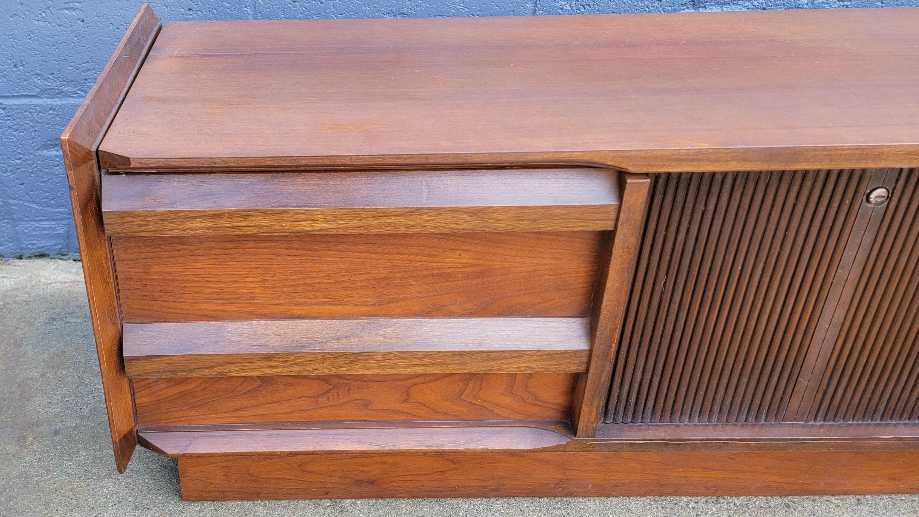 Lane Furniture  First Edition Cedar Blanket Chest In Good Condition For Sale In Fulton, CA