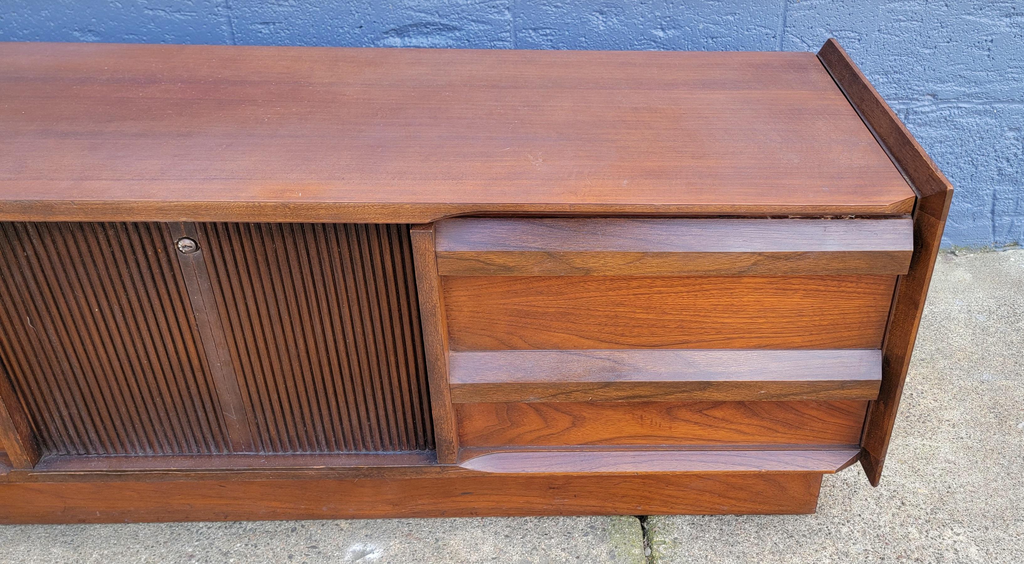 20th Century Lane Furniture  First Edition Cedar Blanket Chest For Sale