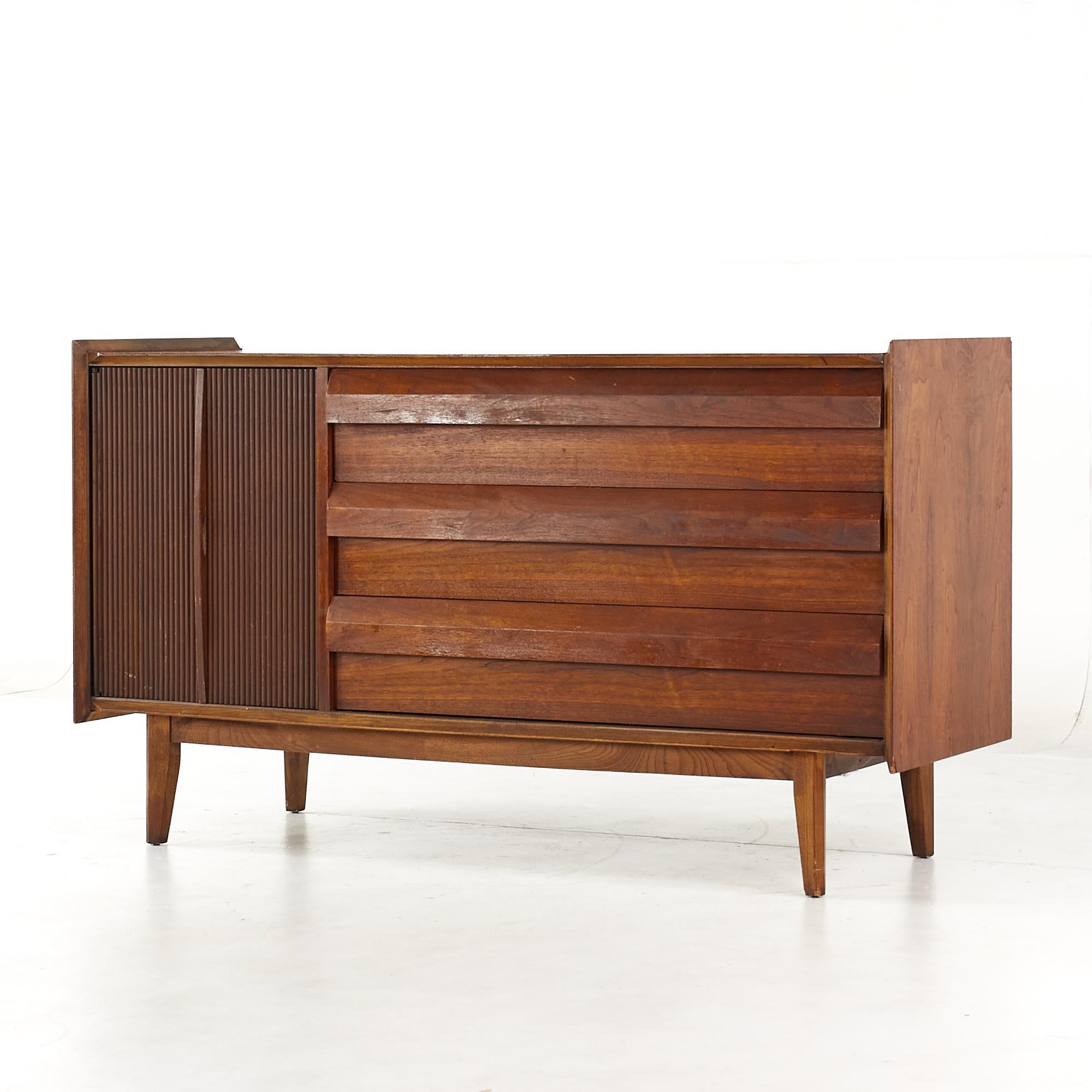 Lane First Edition Mid Century Walnut Buffet and Hutch For Sale 3