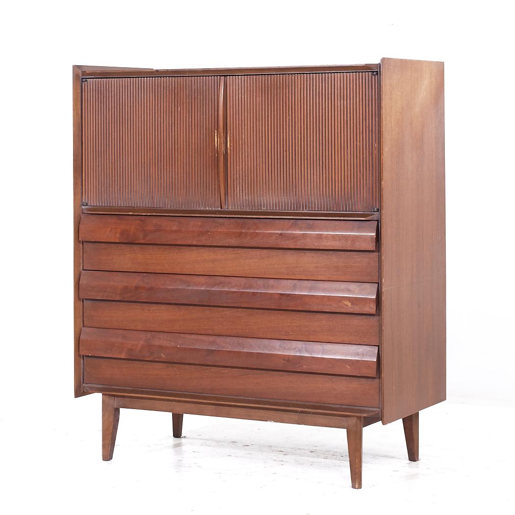 Mid-Century moderno Lane's First Edition - Comò Highboy in legno di noce della metà del secolo scorso in vendita