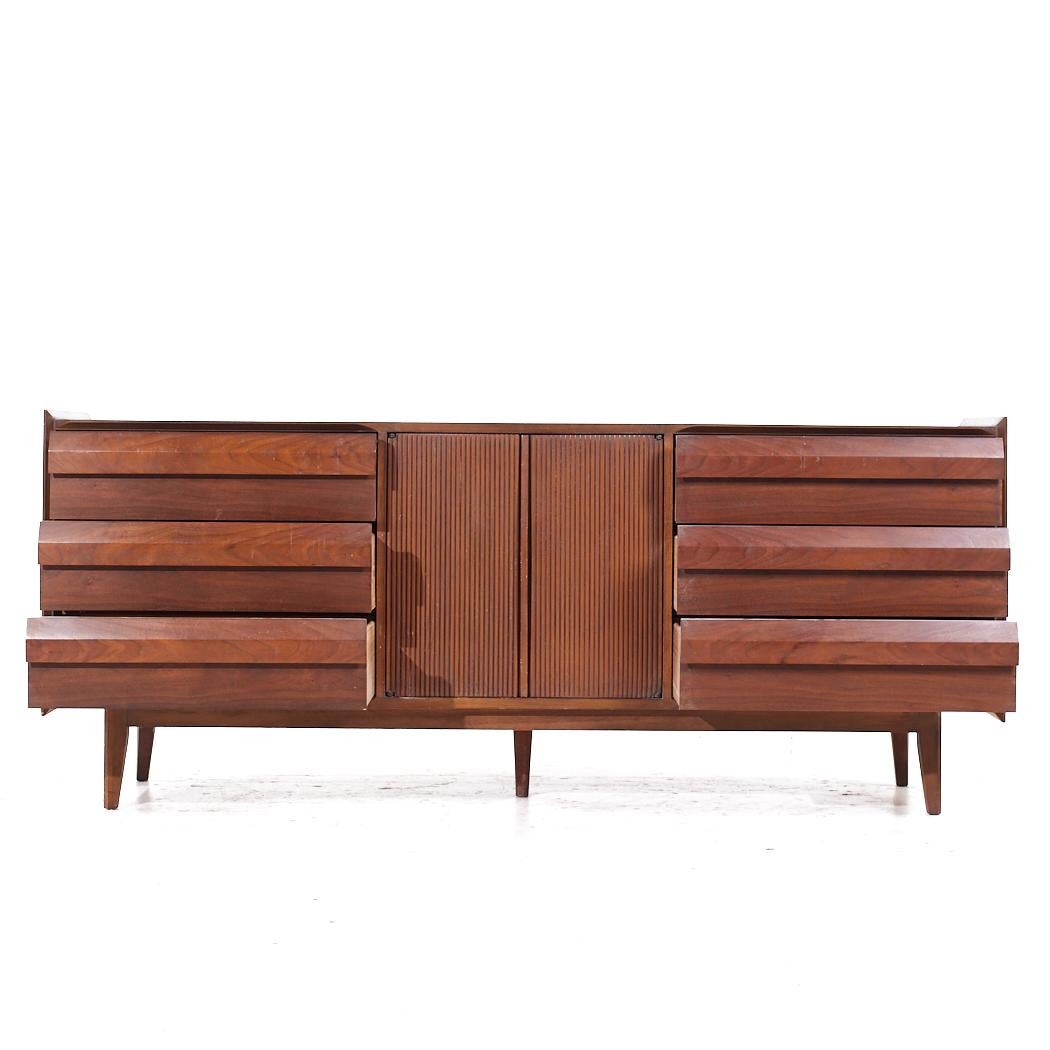 Lane First Edition Mid Century Walnut Lowboy Dresser 4