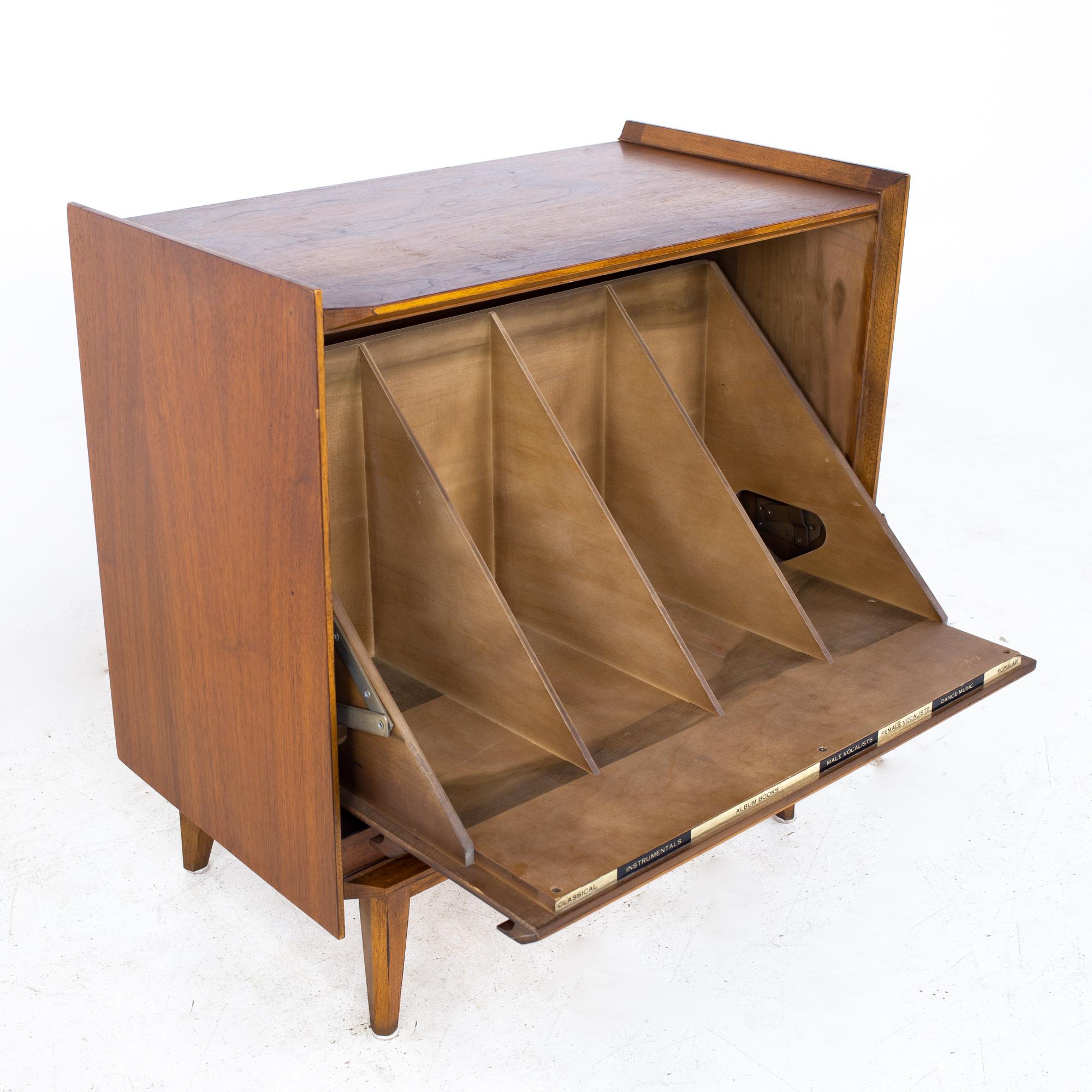 Lane First Edition Mid Century Walnut Record Cabinet In Good Condition In Countryside, IL