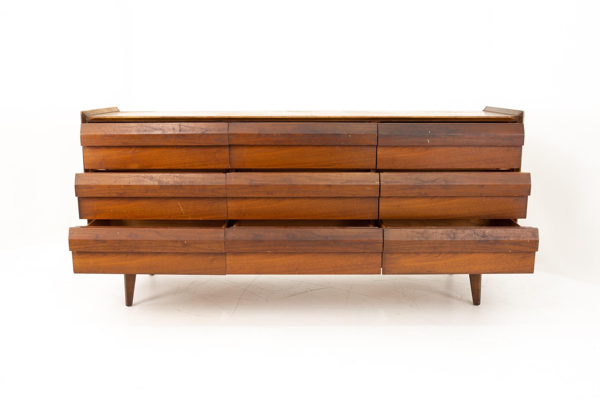 Lane First Edition Midcentury Walnut 9-Drawer Lowboy Dresser In Excellent Condition In Countryside, IL