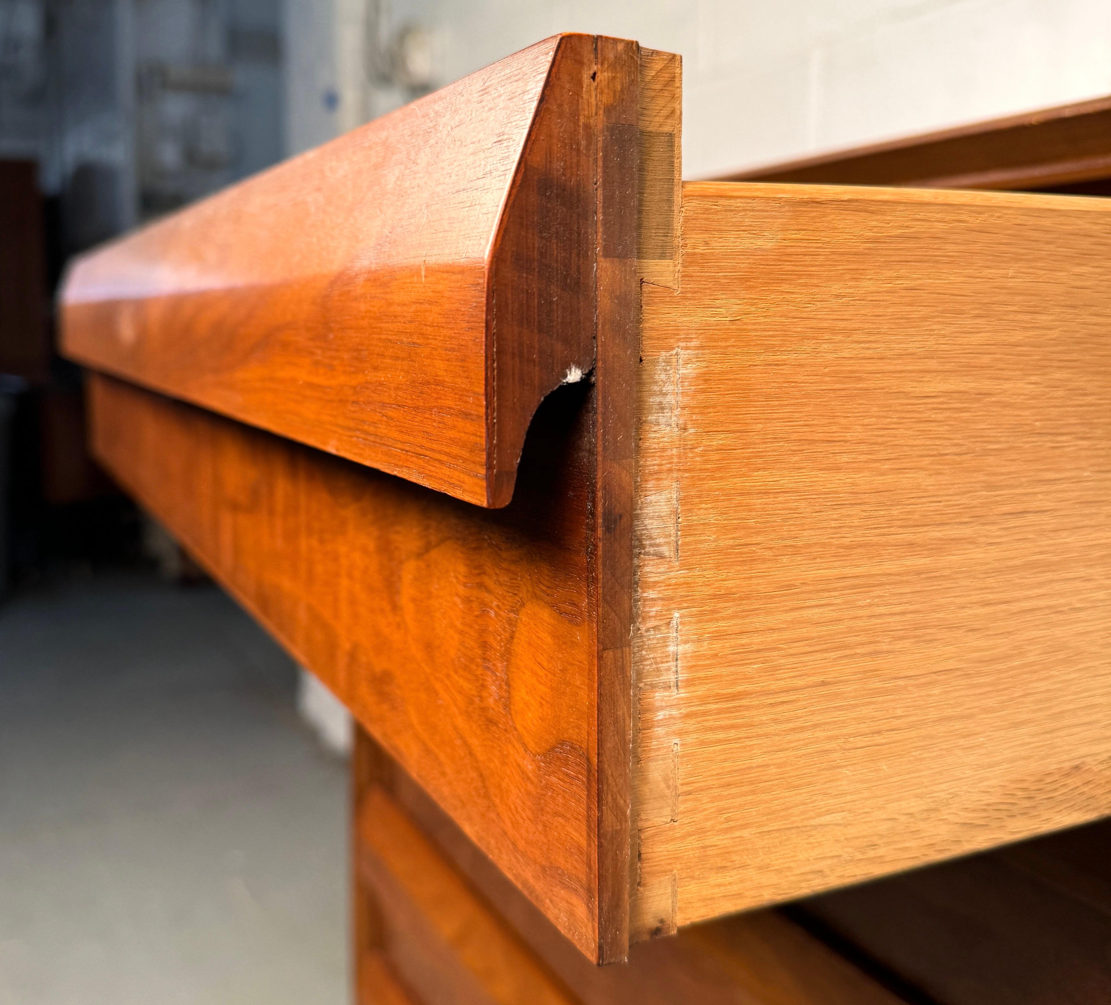 Comò Highboy in noce 