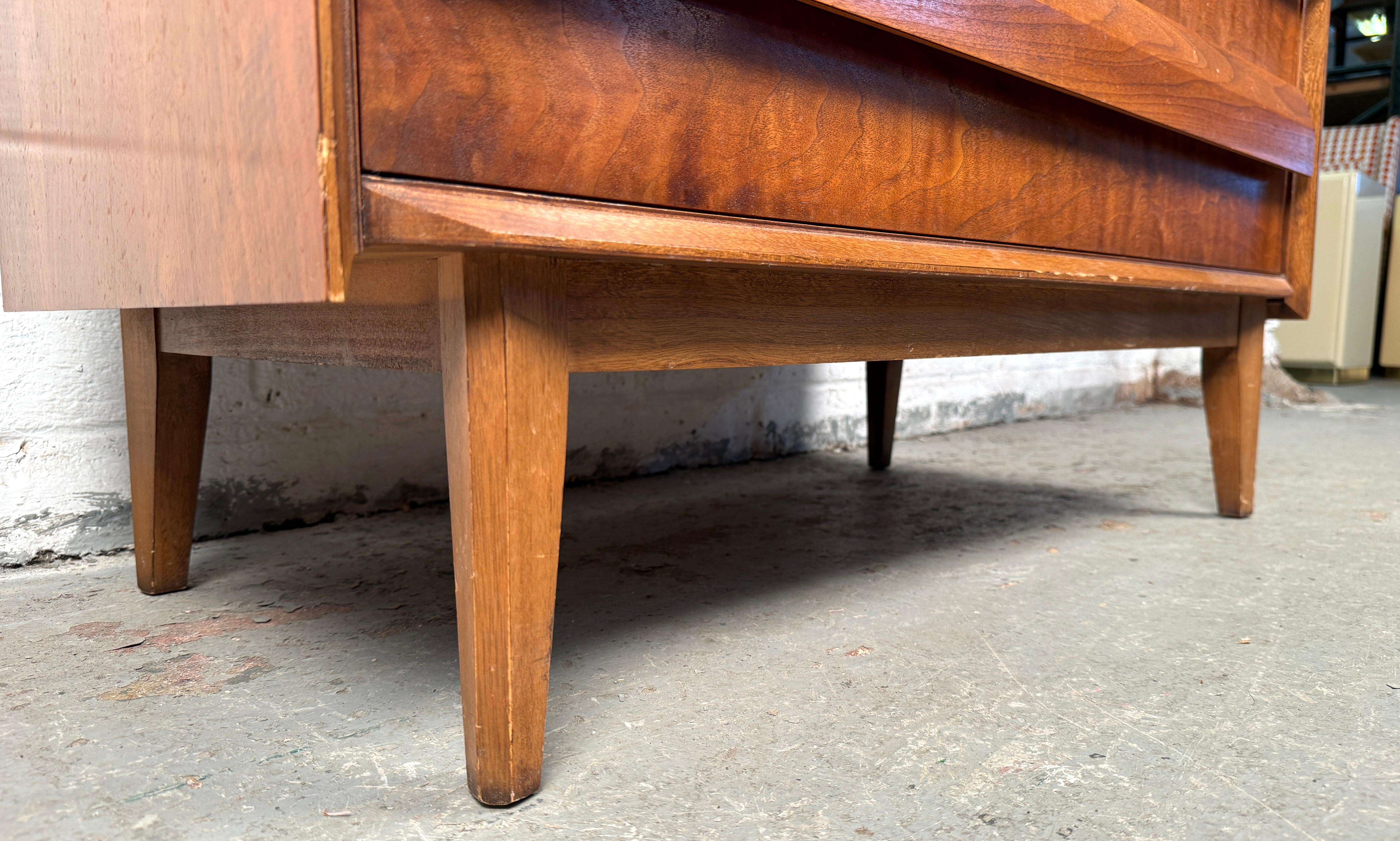 Comò Highboy in noce 