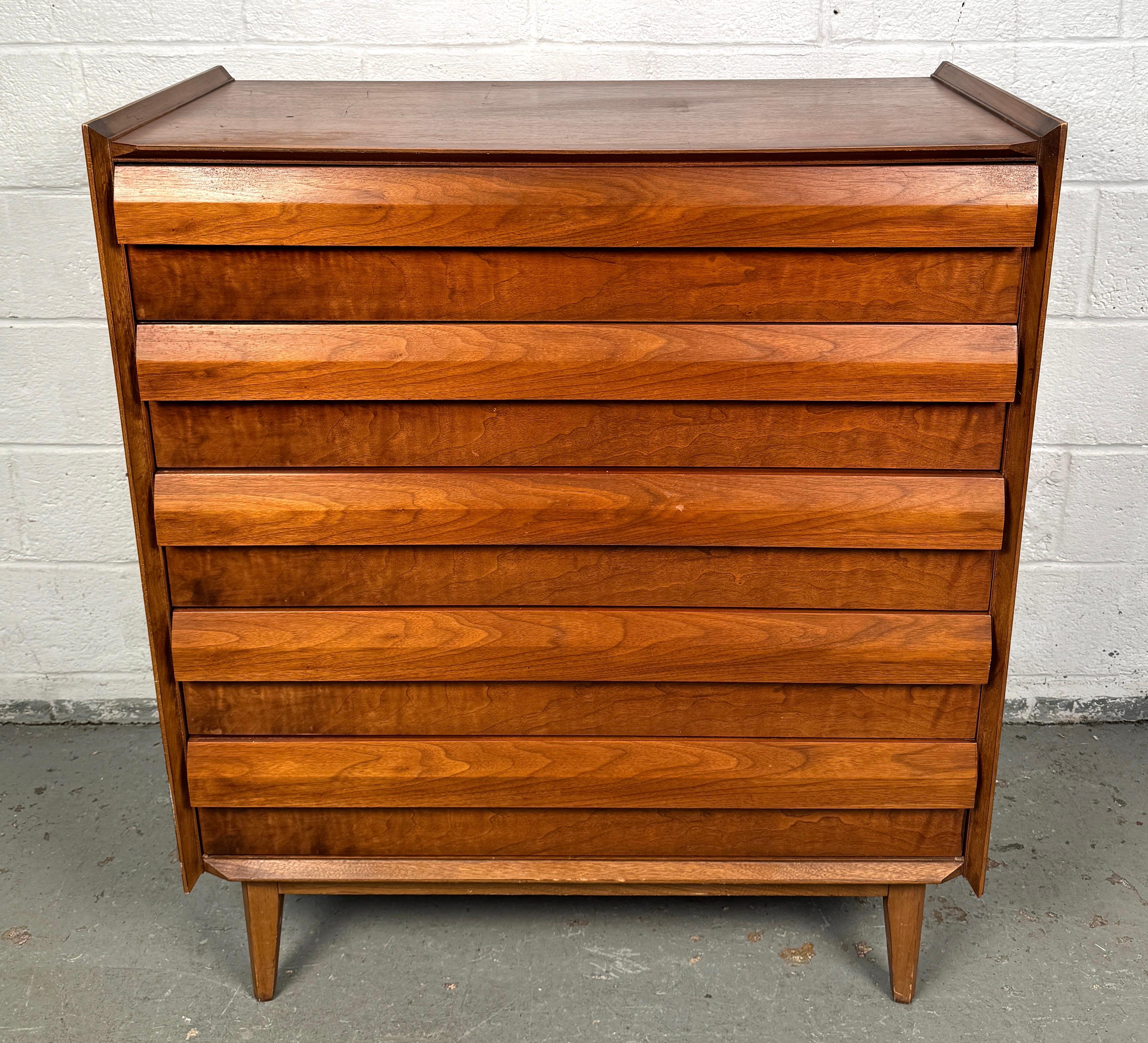Mid-Century moderno Comò Highboy in noce 
