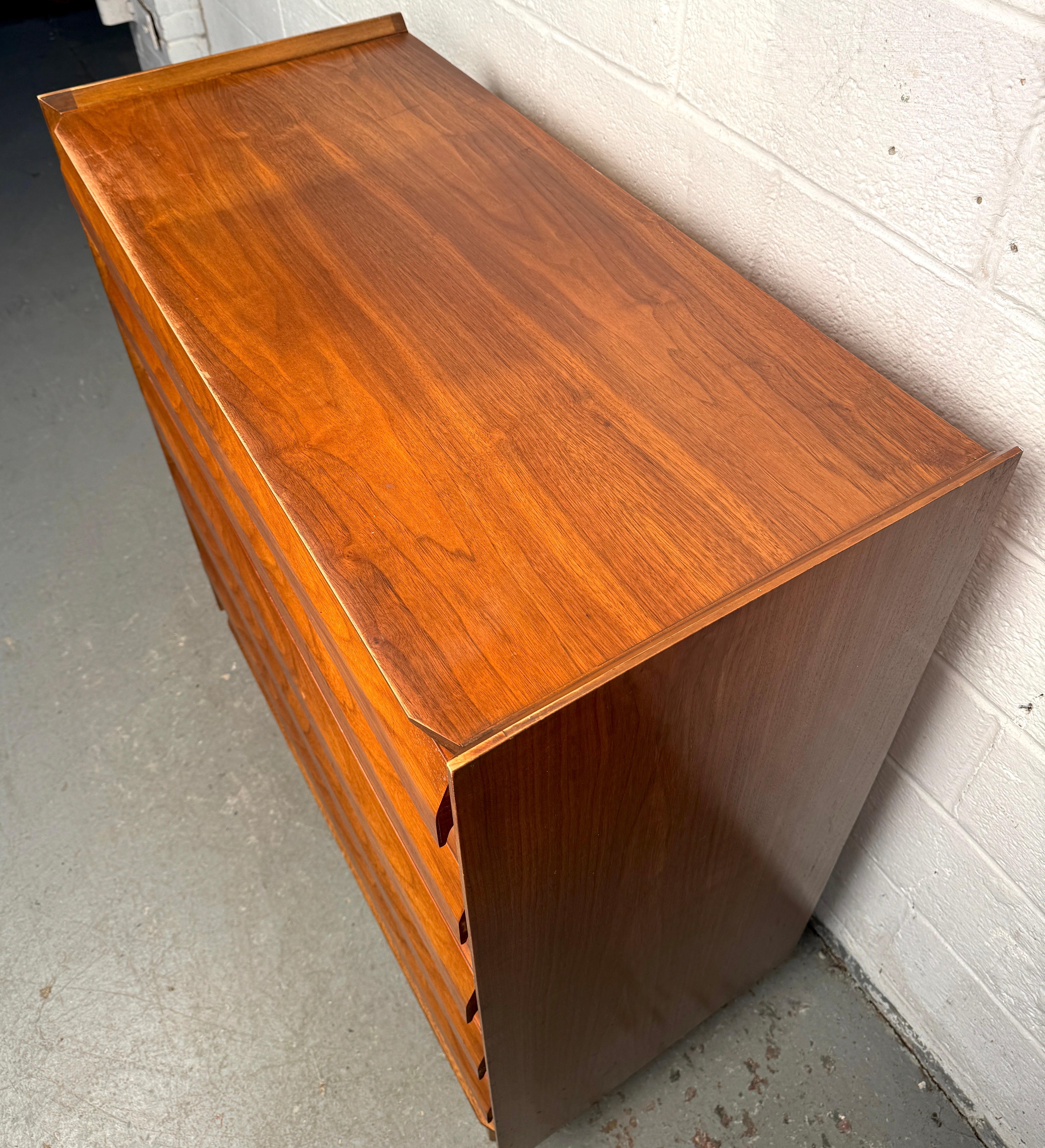 Comò Highboy in noce 