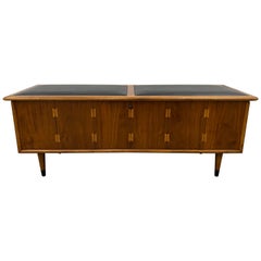 Coffre en noyer doublé de cèdre avec siège en cuir:: Lane Furniture "Acclaim":: circa 1960