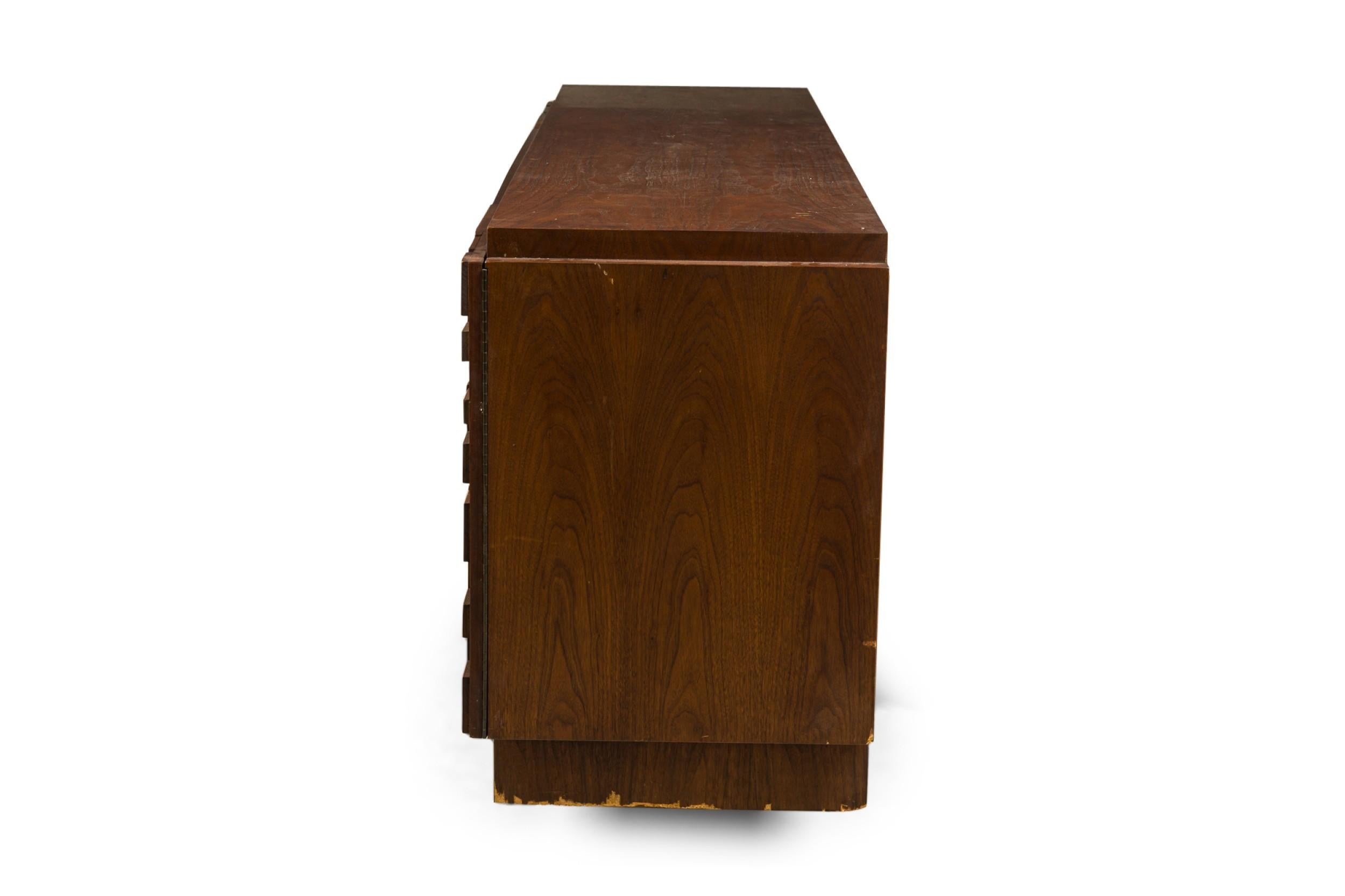 Mid-Century Modern Lane Furniture American Mahogany 9 Drawer Staccato Brutalist Lowboy Dresser For Sale