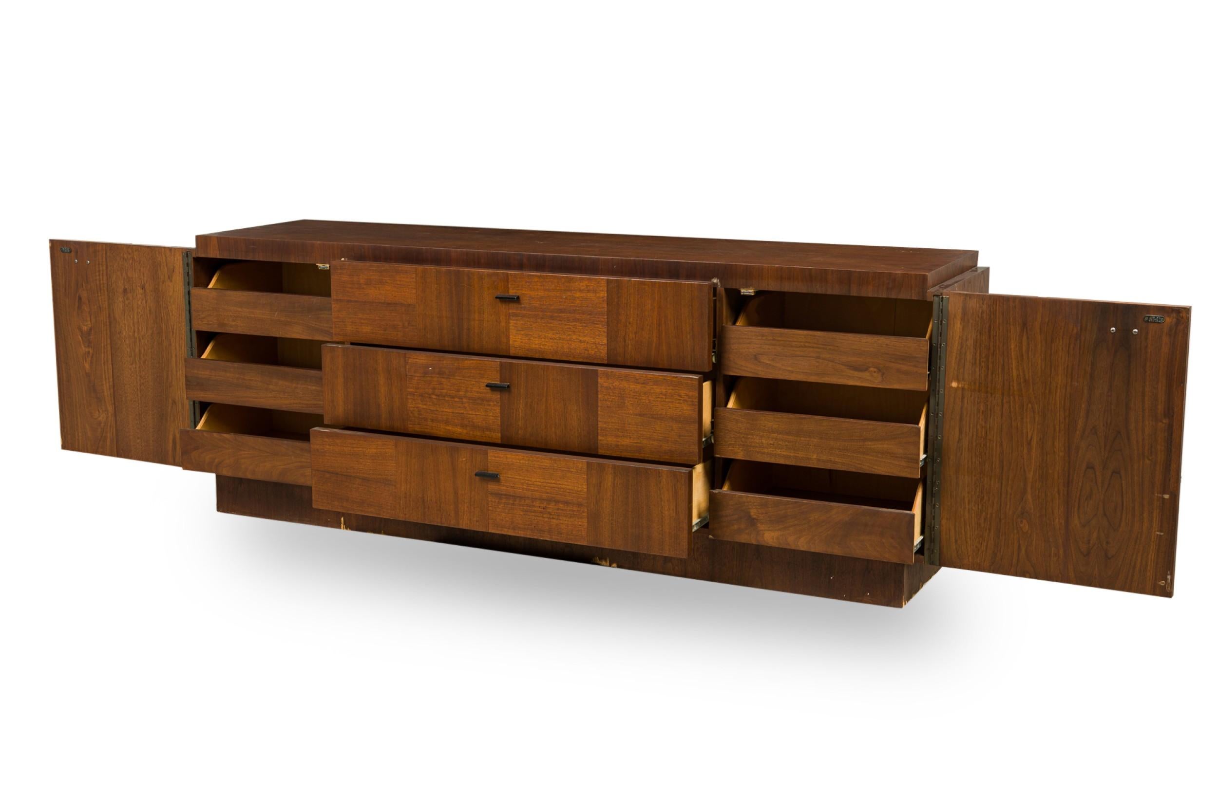 20th Century Lane Furniture American Mahogany 9 Drawer Staccato Brutalist Lowboy Dresser For Sale