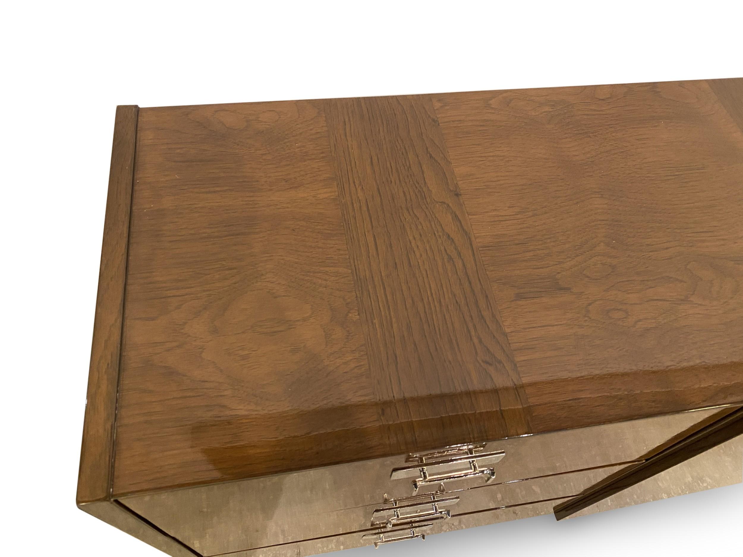 Mid-Century moderno Lane Furniture American Mid-Century Credenza a 6 cassetti in noce e cromo in vendita