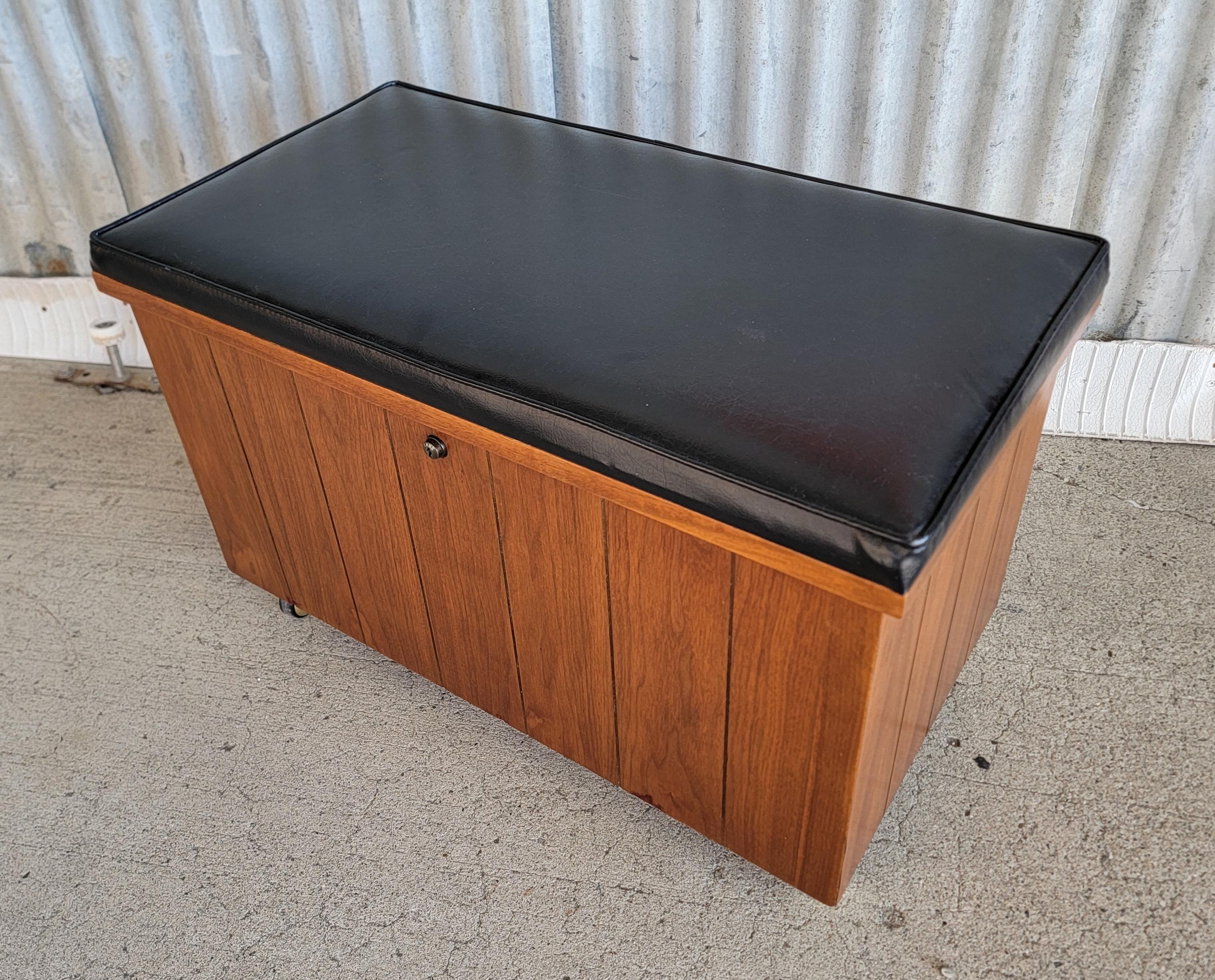 Lane Furniture Panca / Baule / Armadio per dischi in vendita 2