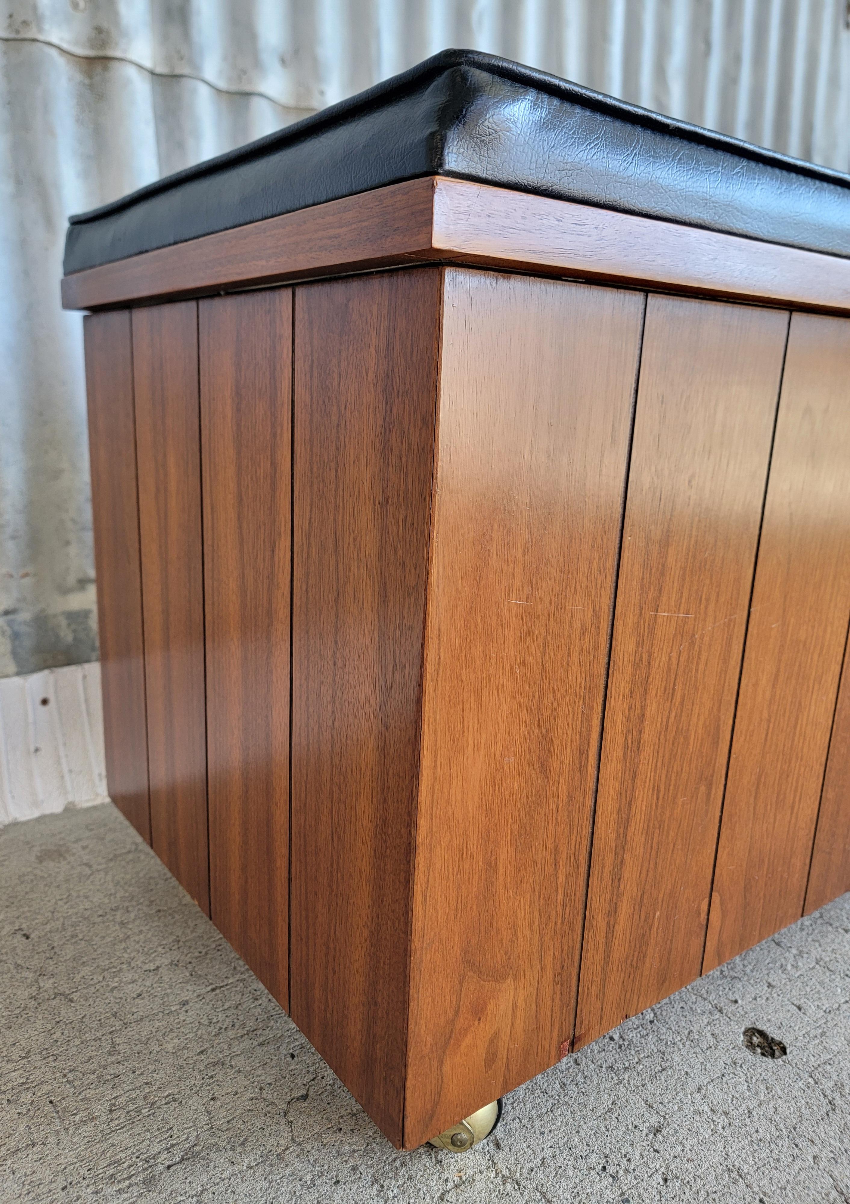 Lane Furniture Panca / Baule / Armadio per dischi in vendita 8