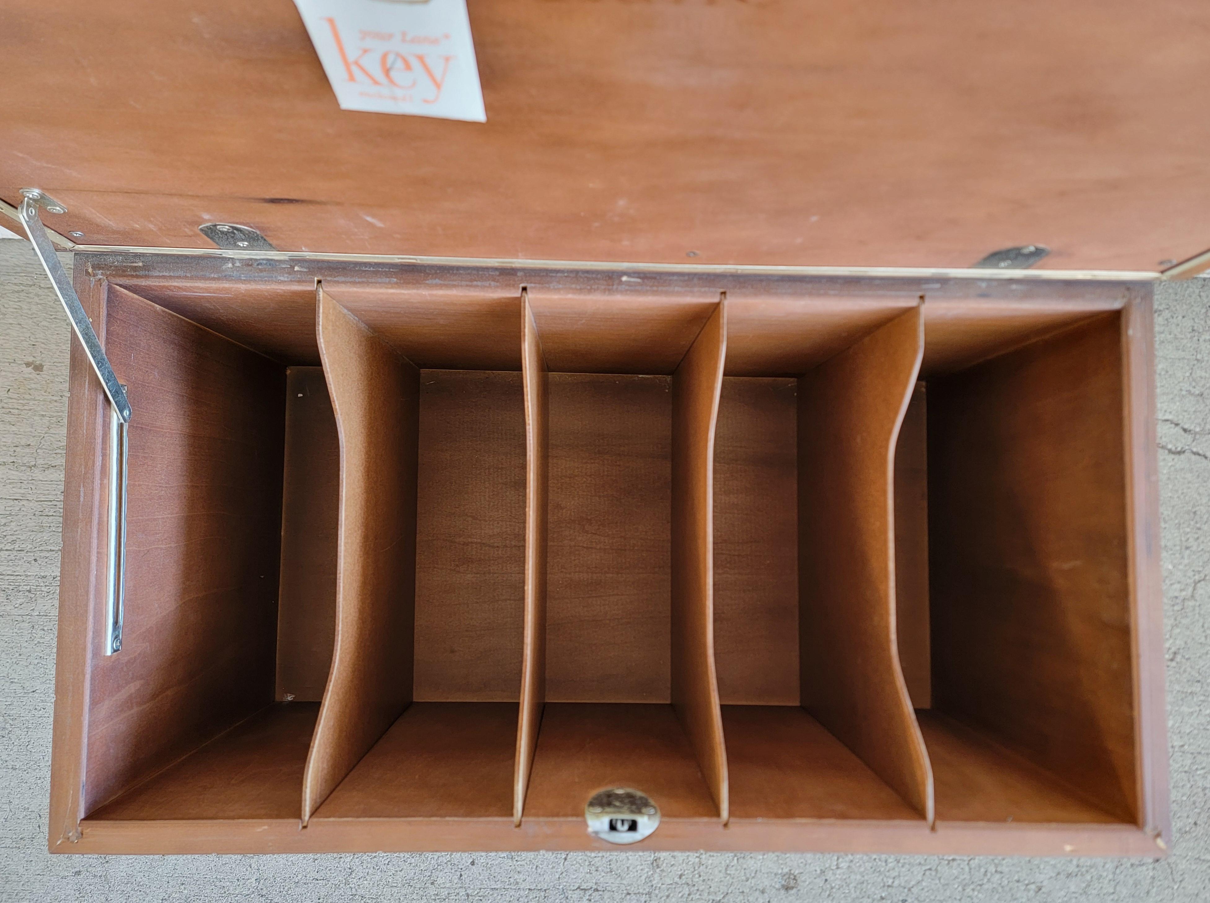 Lane Furniture Panca / Baule / Armadio per dischi In condizioni buone in vendita a Fulton, CA