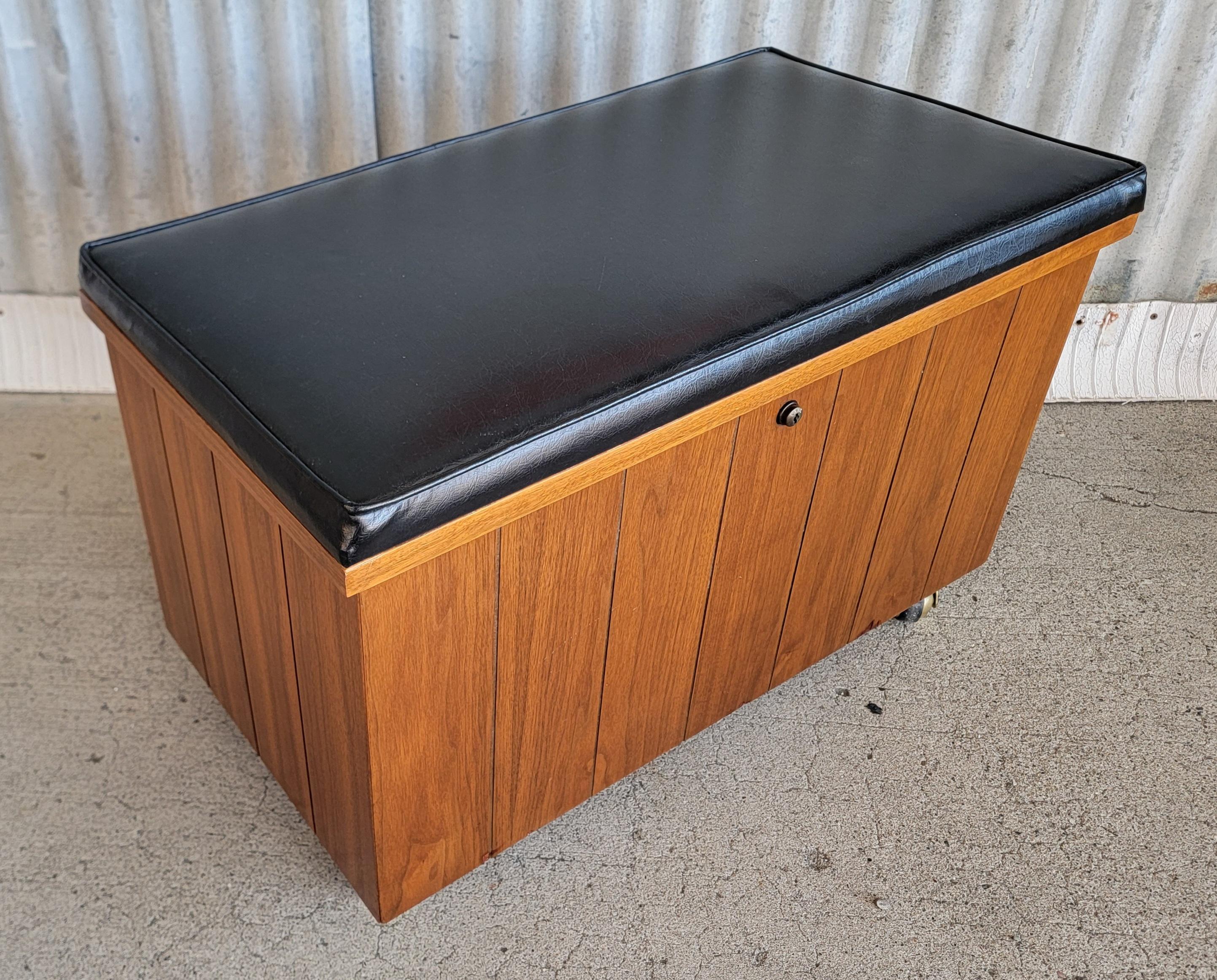 Lane Furniture Panca / Baule / Armadio per dischi in vendita 1