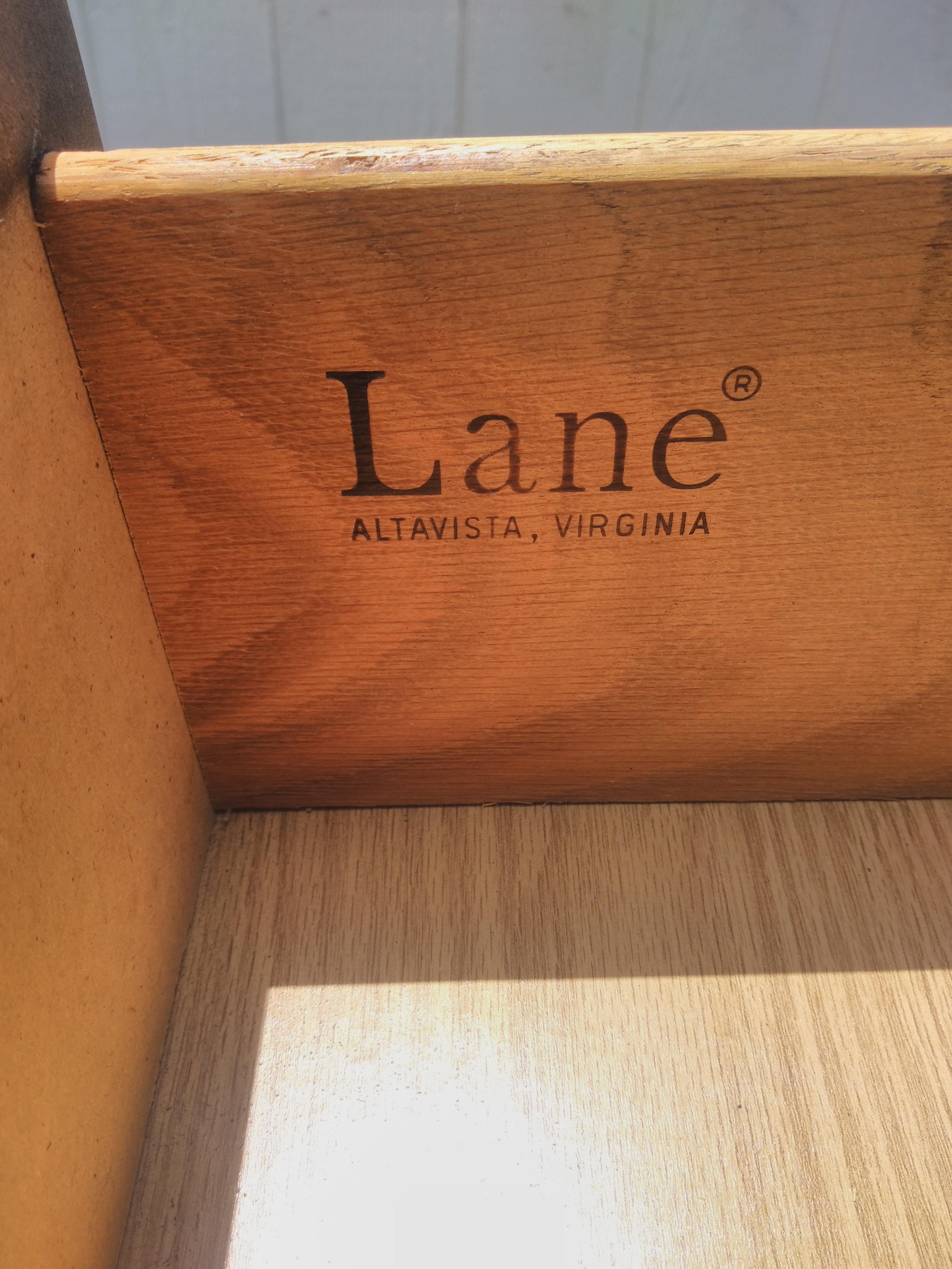 Lane Furniture Black Lacquer and Brass 9 Drawer Dresser In Good Condition In Pasadena, TX