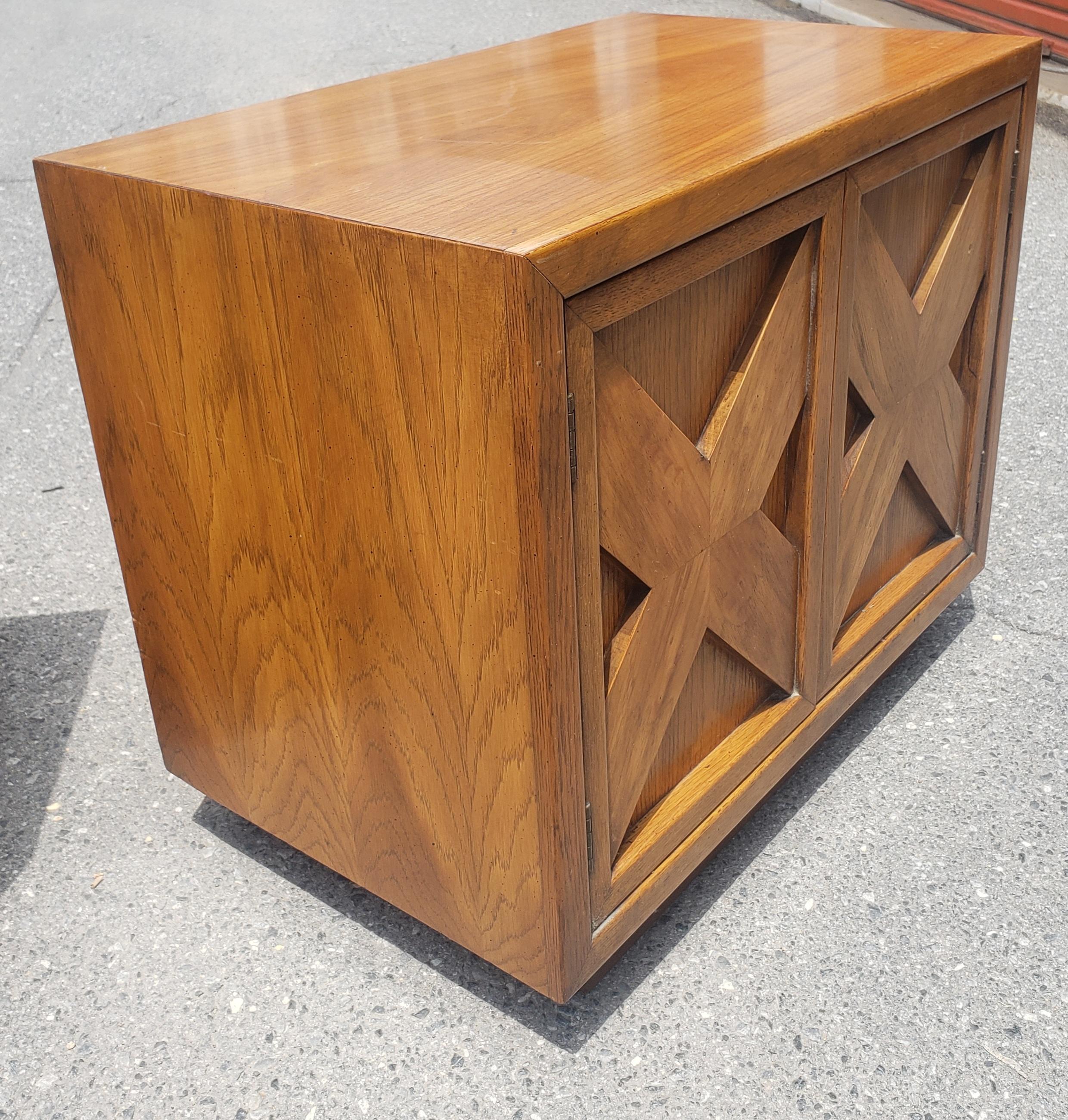 Mid-Century Modern Lane Furniture Brutalist Oak Bedside Tables, Pair For Sale