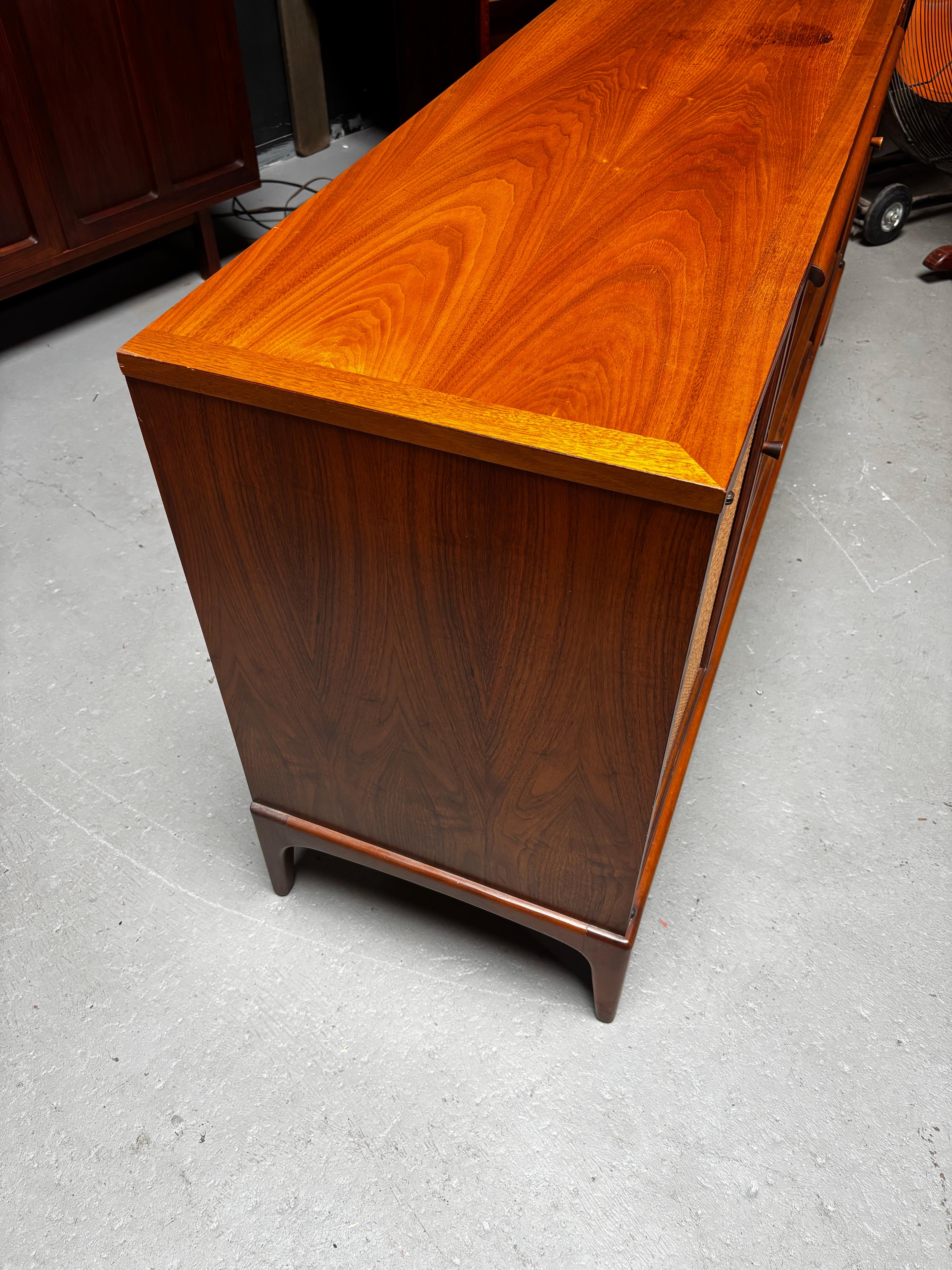 Canna Buffet Lane Furniture con ante a battente in vendita