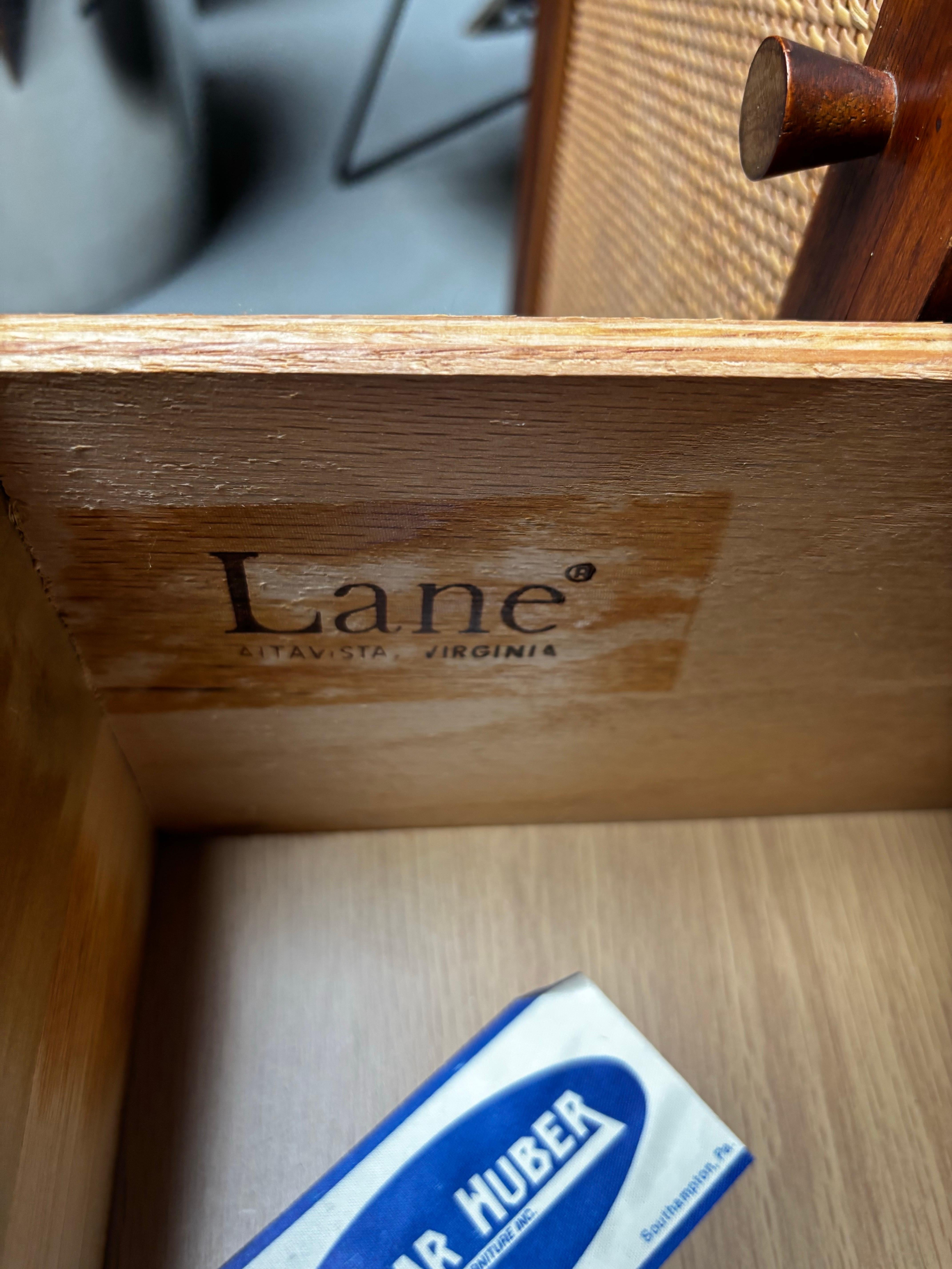 Buffet Lane Furniture con ante a battente in vendita 2