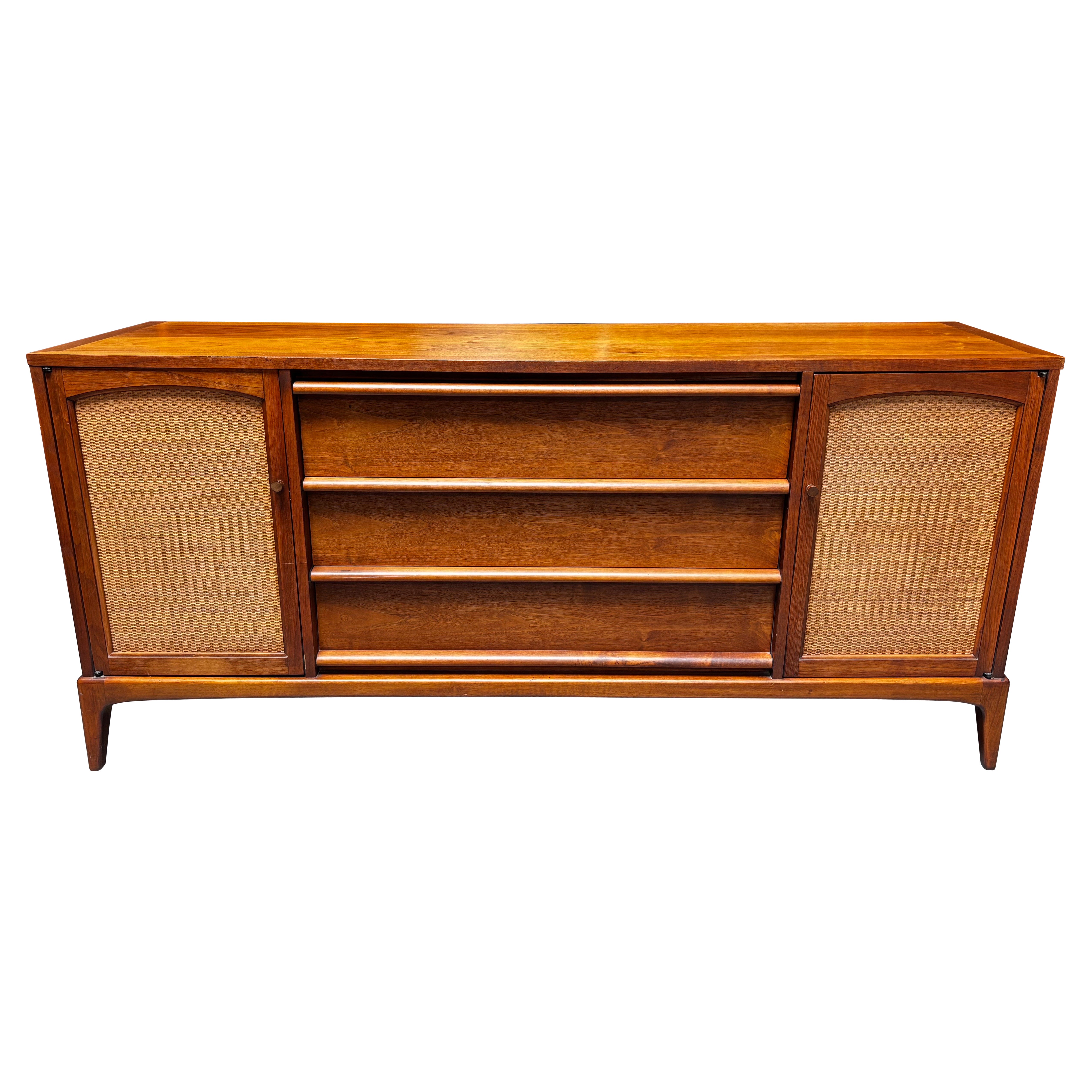 Buffet Lane Furniture con ante a battente in vendita