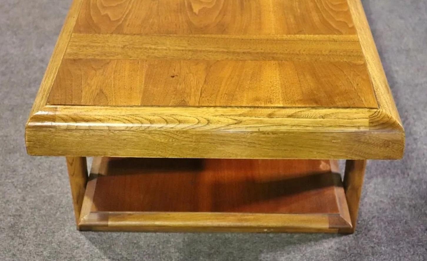 Lane Furniture Coffee Table In Good Condition For Sale In Brooklyn, NY