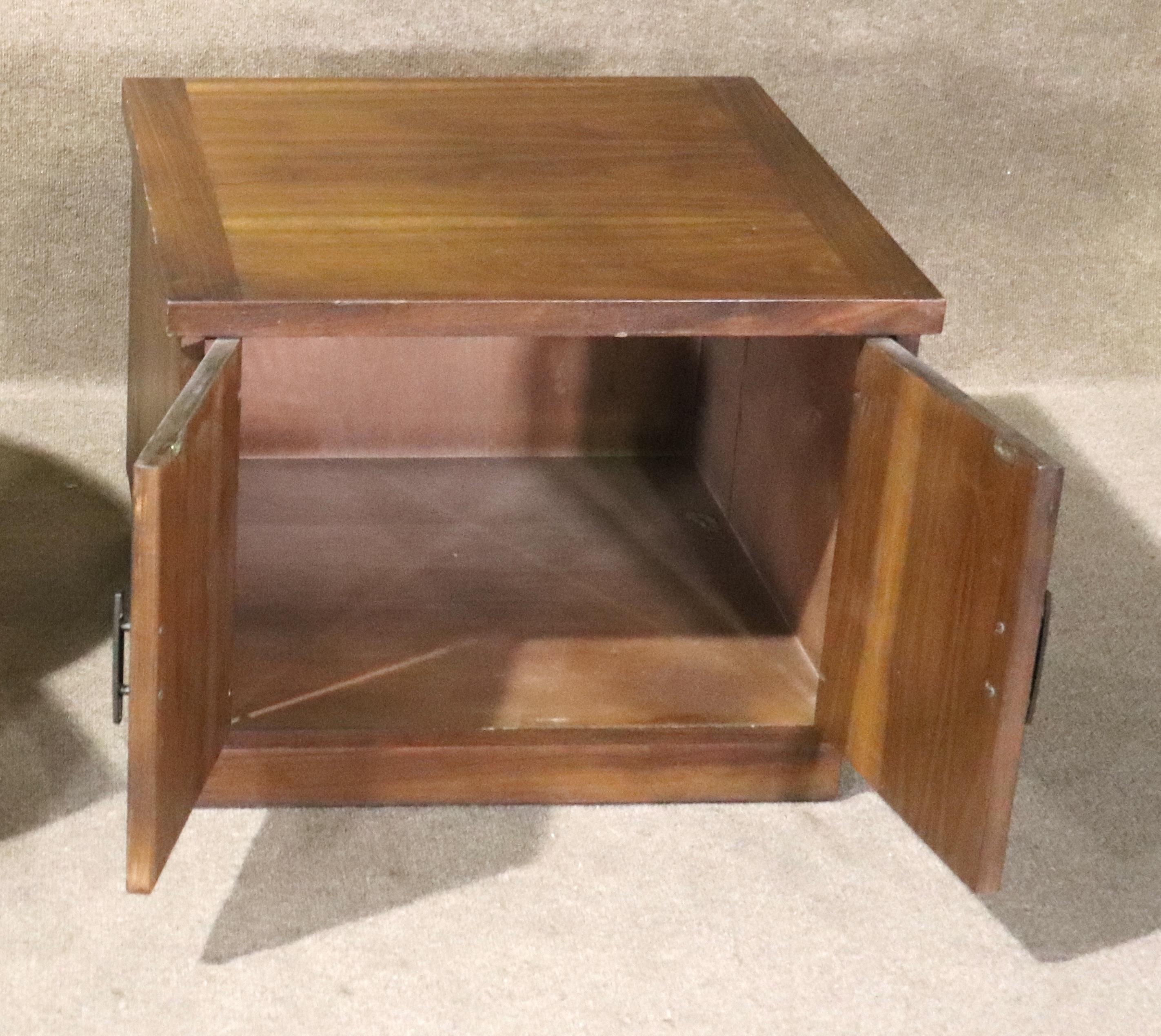 Mid-century modern side table by Lane with walnut grain and two door storage.
Please confirm location NY or NJ