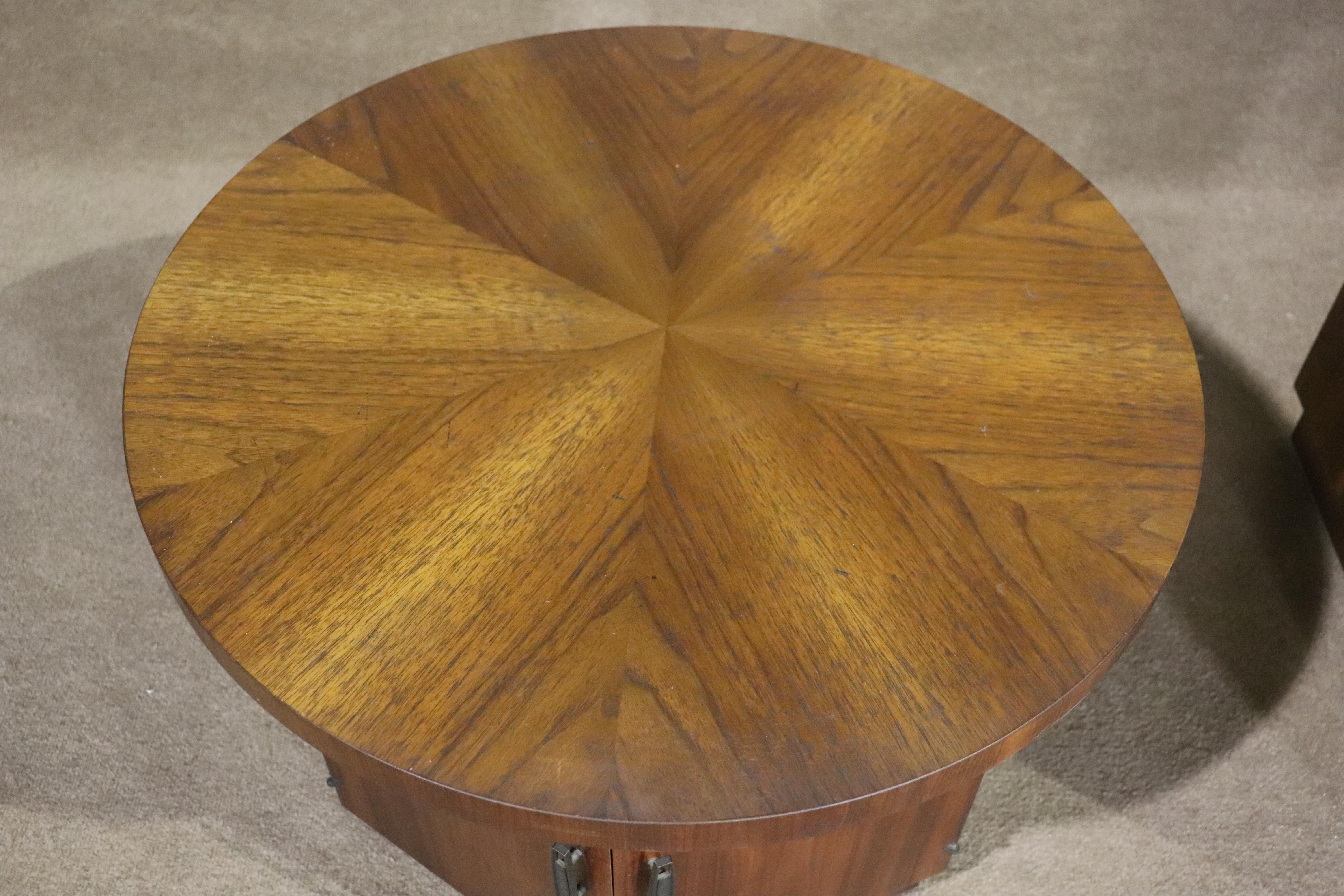 Mid-Century Modern Lane Furniture End Table For Sale