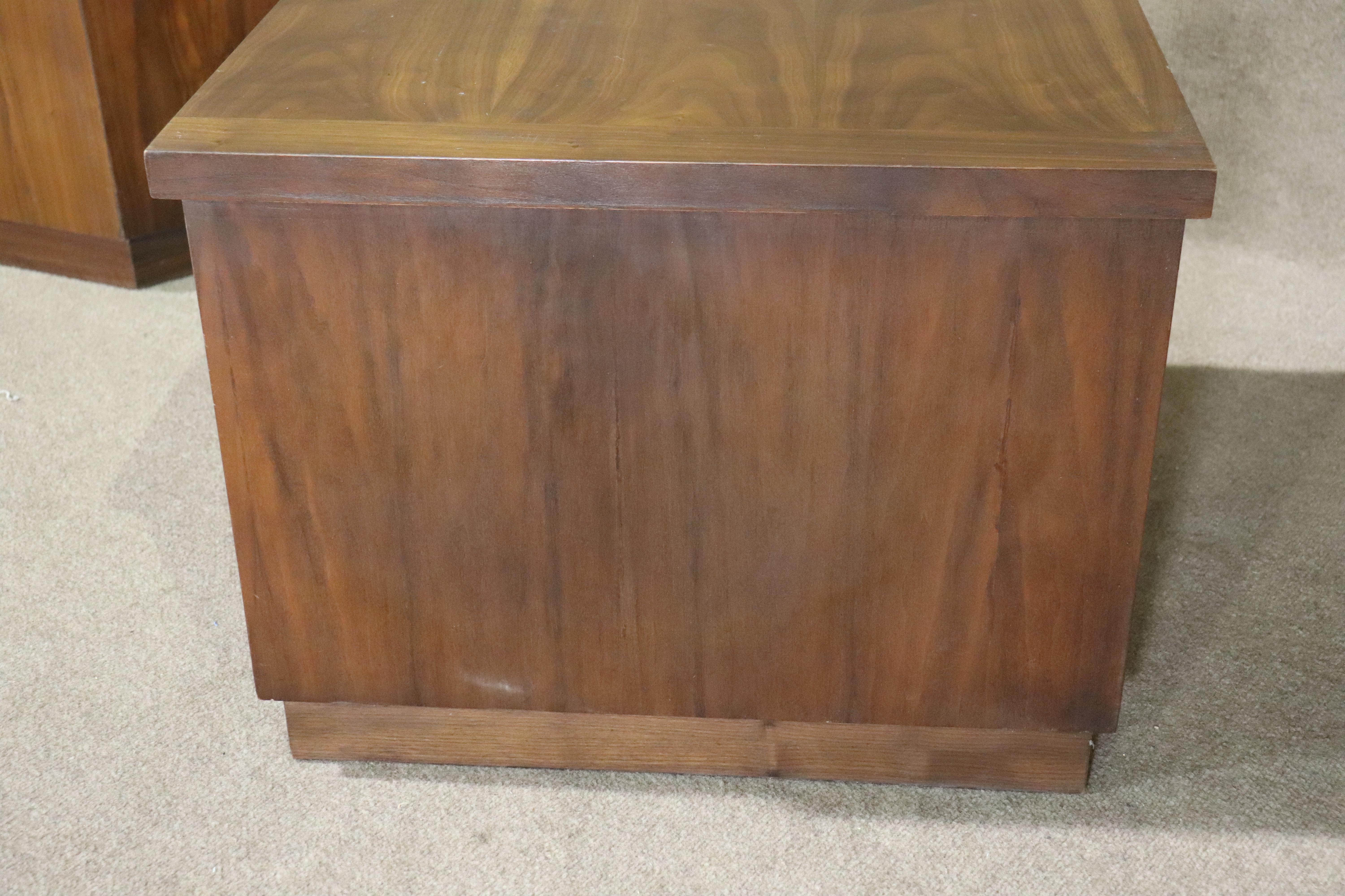 Lane Furniture End Table In Good Condition For Sale In Brooklyn, NY
