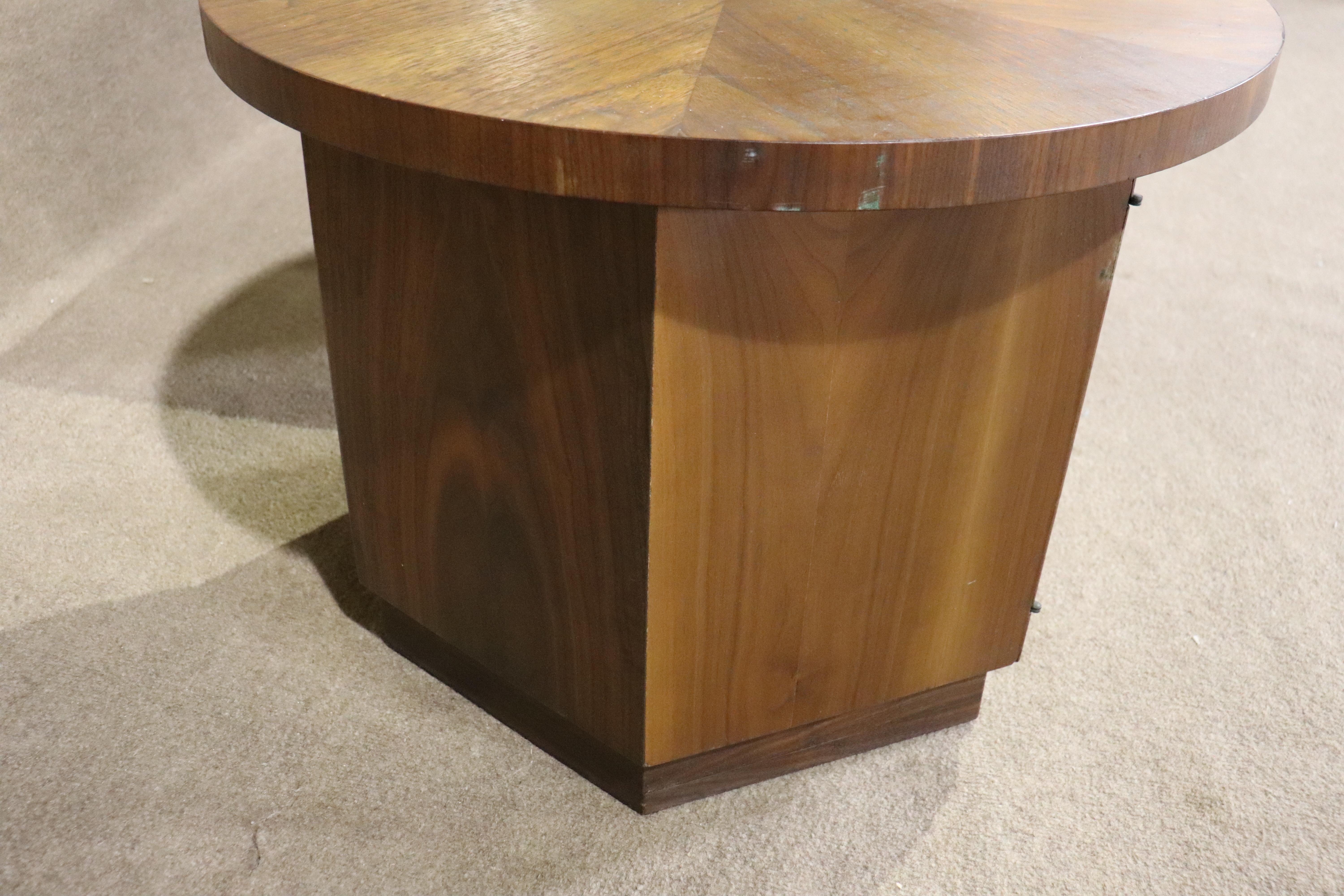 20th Century Lane Furniture End Table For Sale