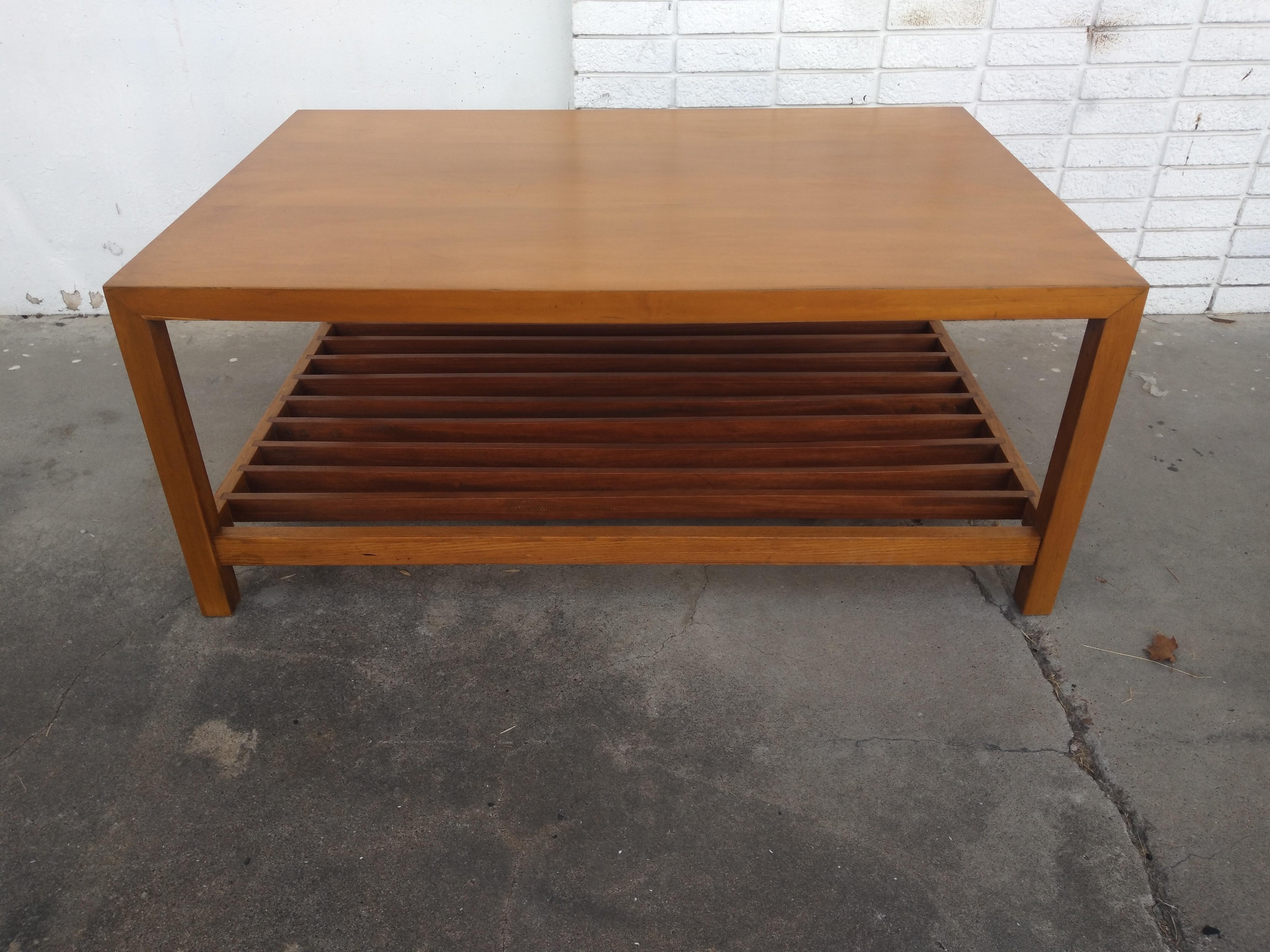 20th Century Lane Furniture Maple Coffee Table w/ Slatted shelf For Sale