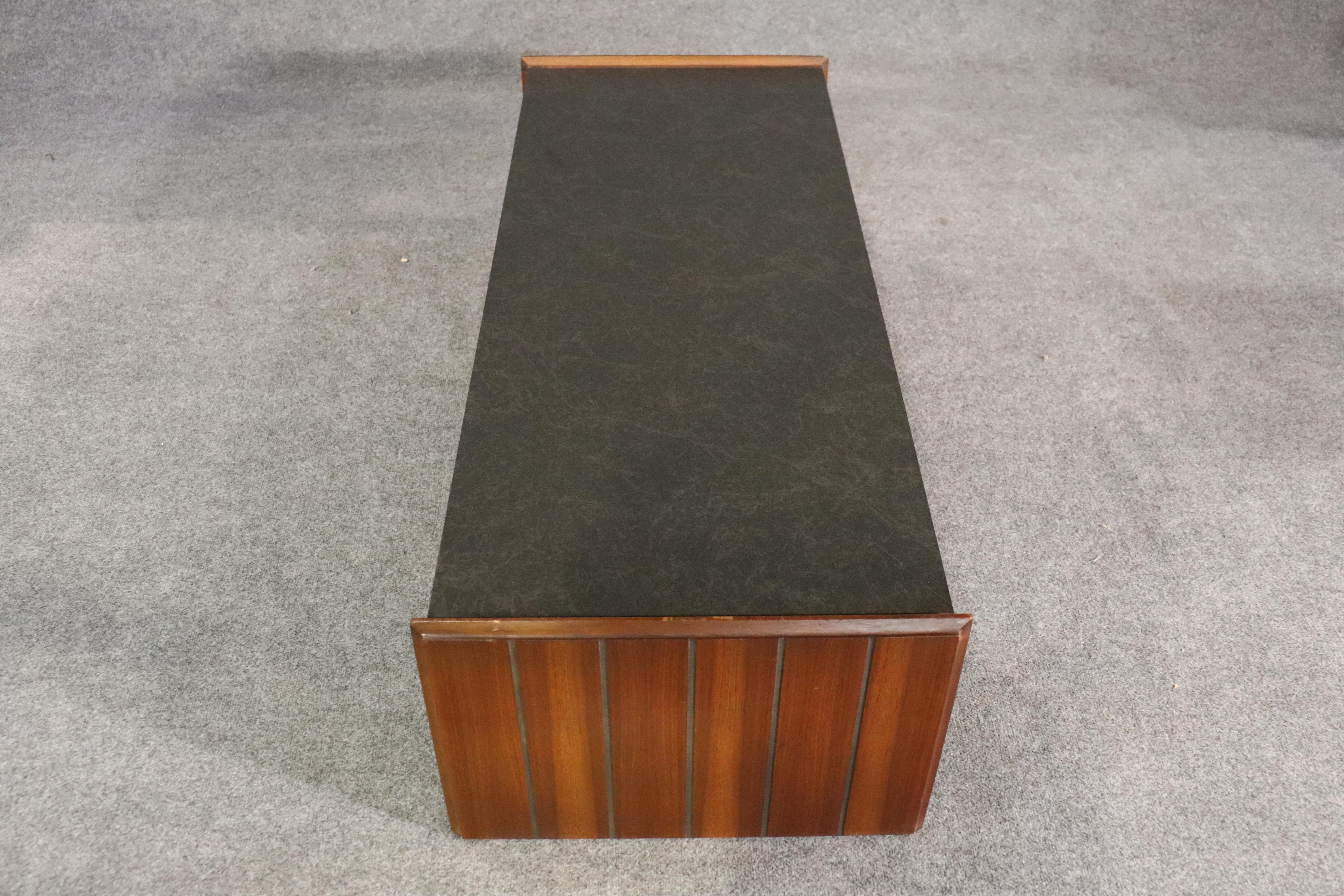Mid-Century Modern Lane Furniture Mid-Century Coffee Table For Sale