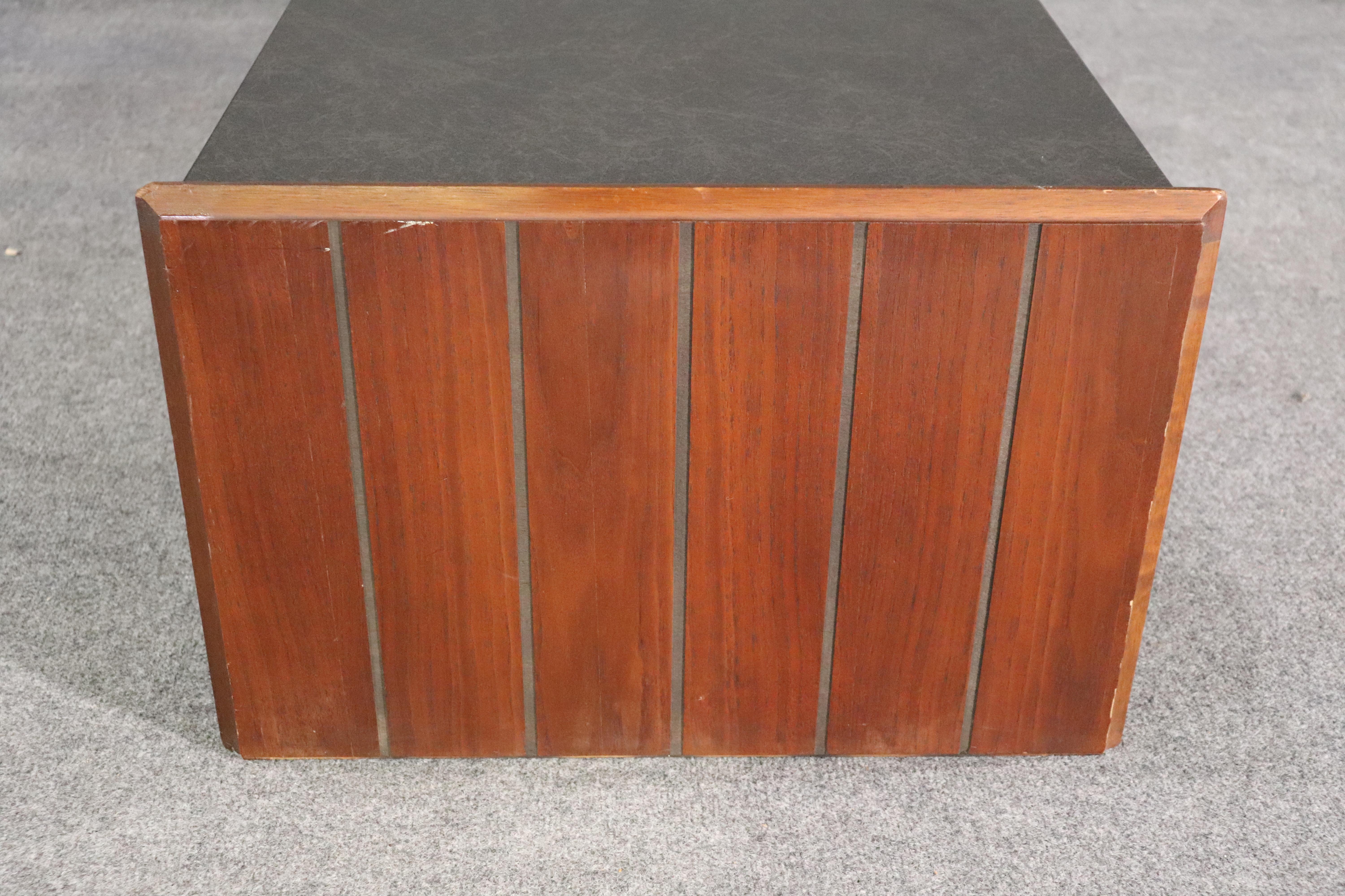 Lane Furniture Mid-Century Coffee Table For Sale 3