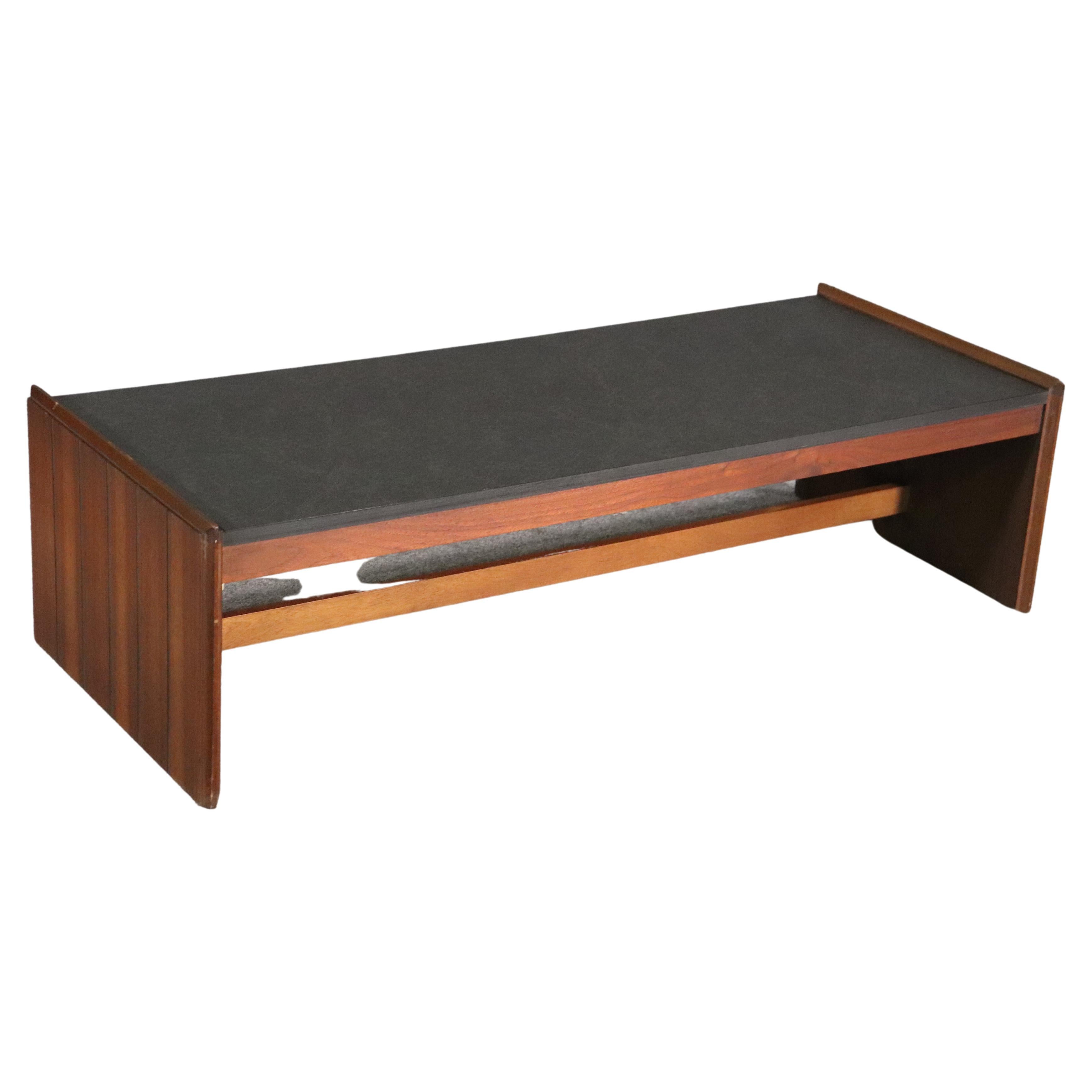 Lane Furniture Mid-Century Coffee Table For Sale