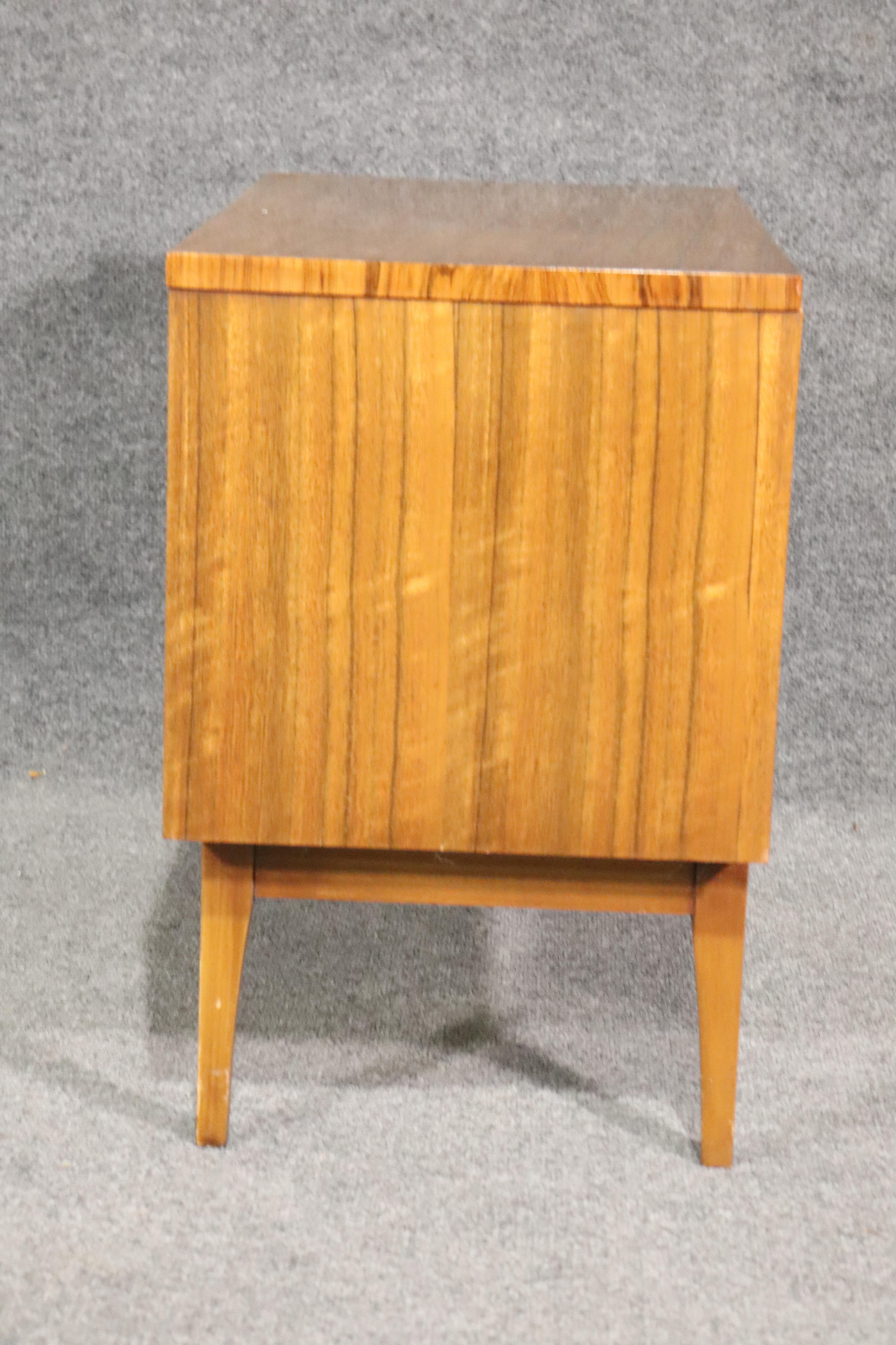 Mid-Century Modern Lane Furniture Nightstand w/ Inlay For Sale